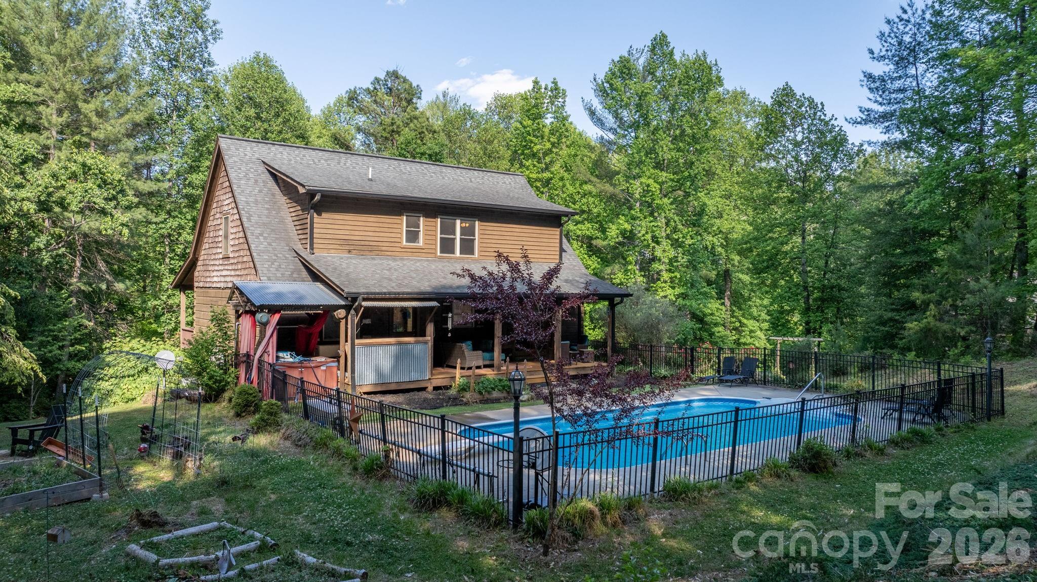 3355 Helton Hartley Place — Lenoir