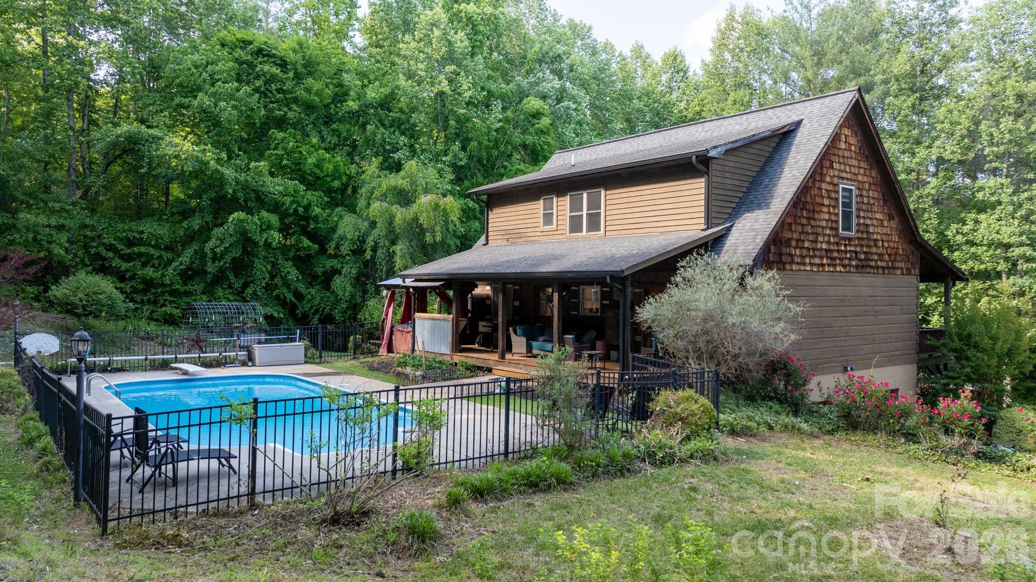 3355 Helton Hartley Place — Lenoir