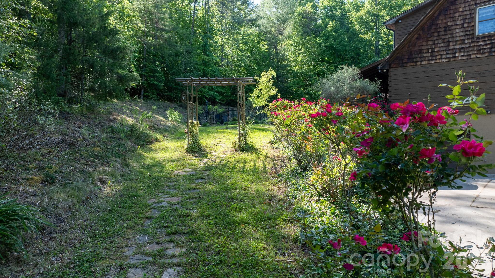 3355 Helton Hartley Place — Lenoir