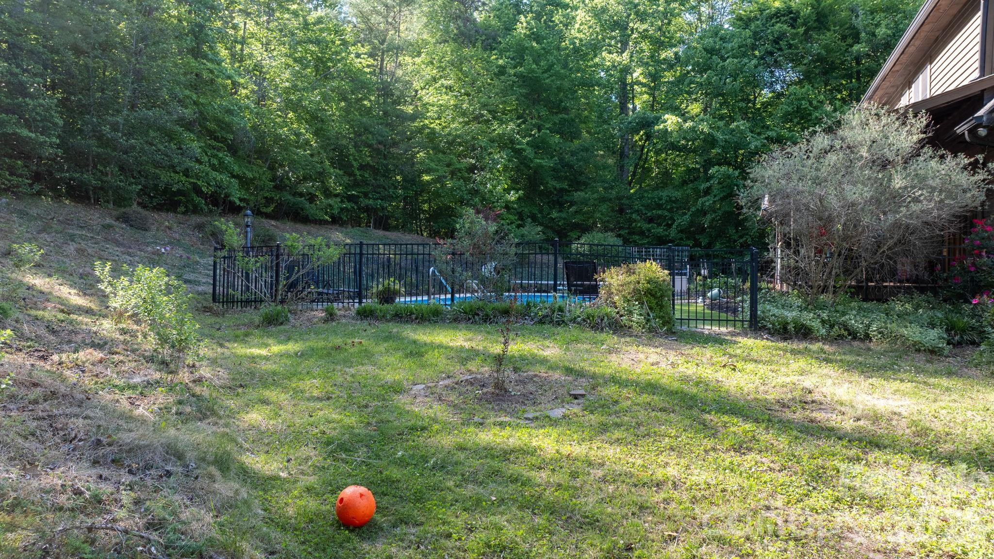 3355 Helton Hartley Place — Lenoir