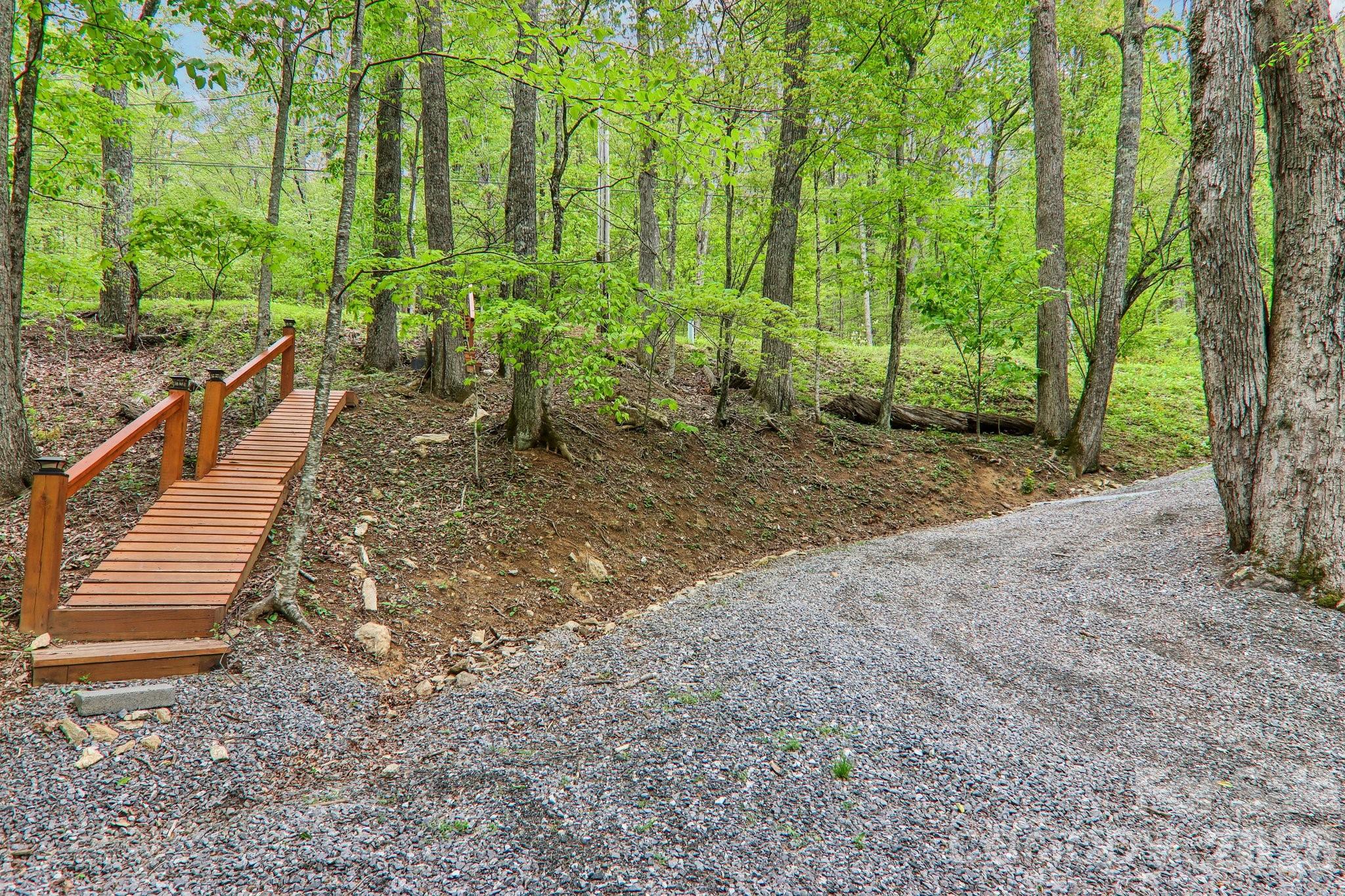 101 Oak Ridge Court — Mars Hill