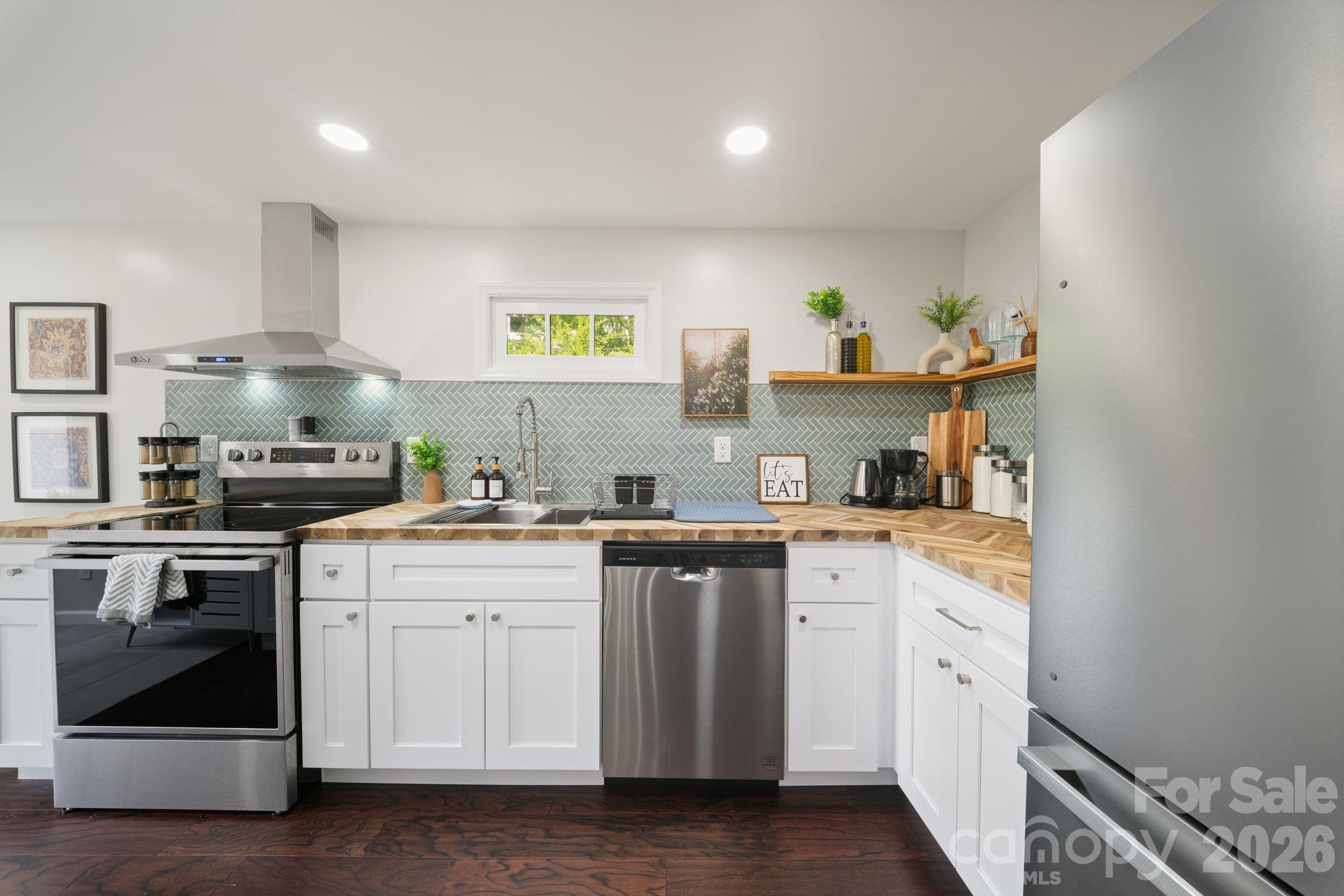 2 Laban Lane — Asheville