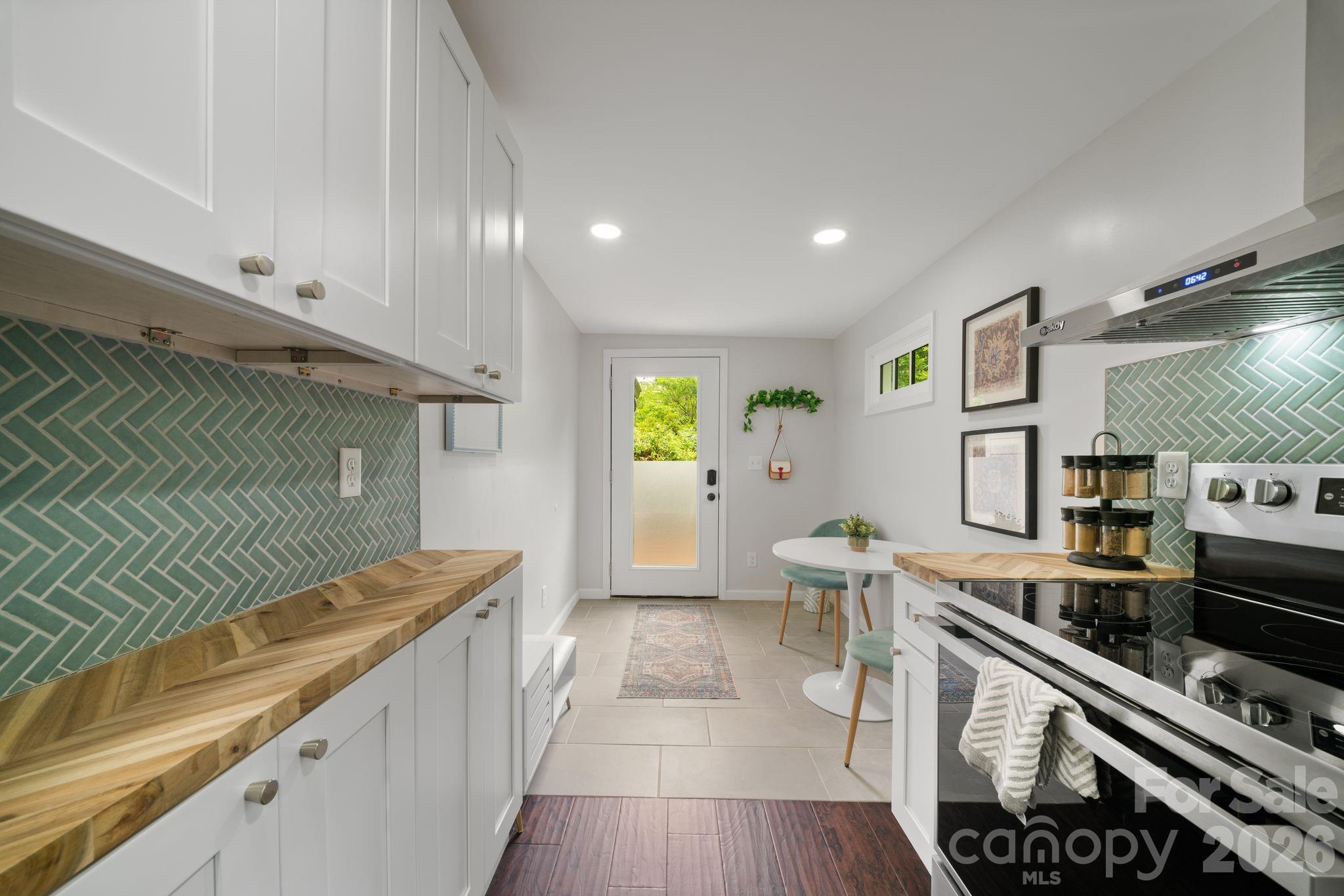 2 Laban Lane — Asheville