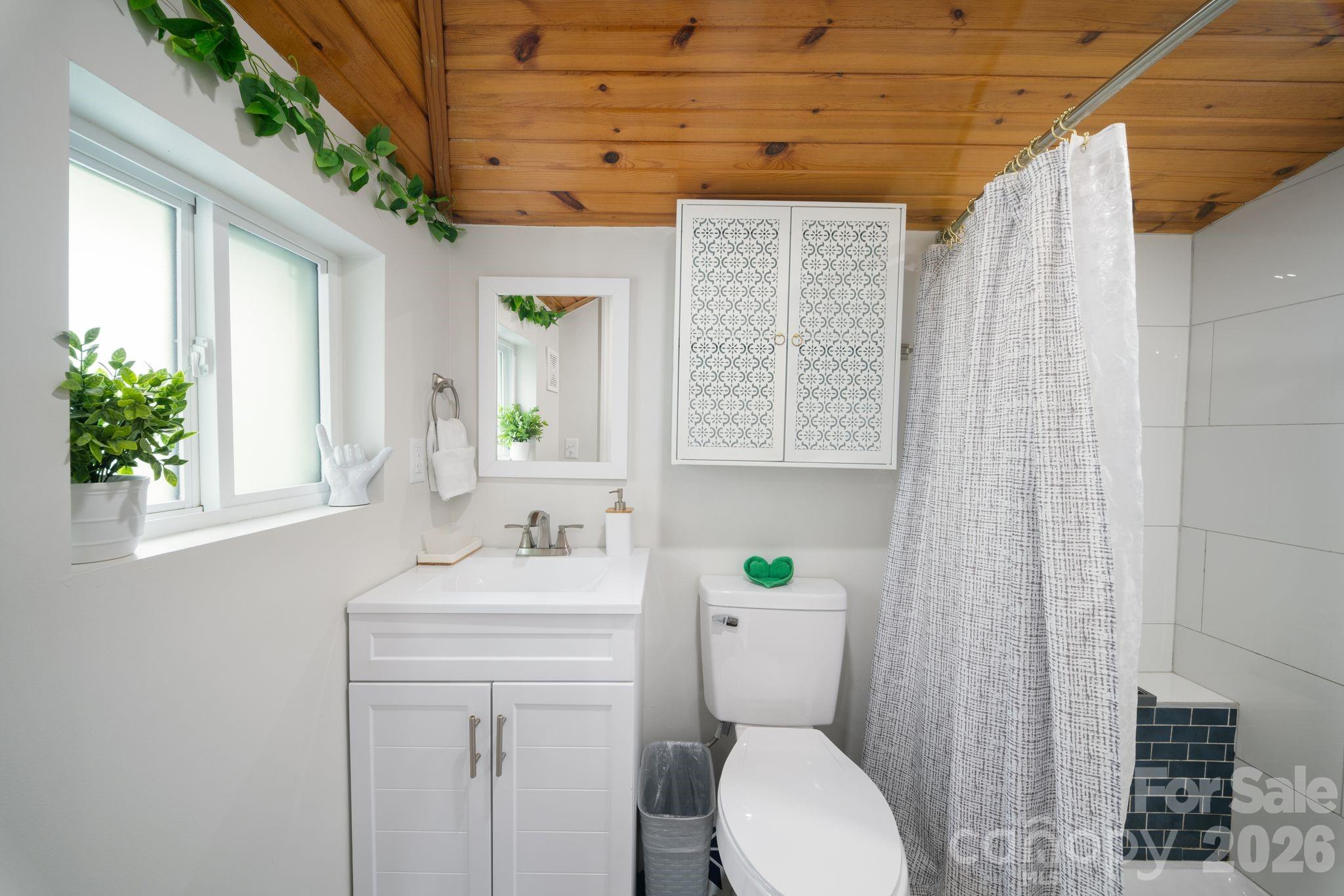 2 Laban Lane — Asheville