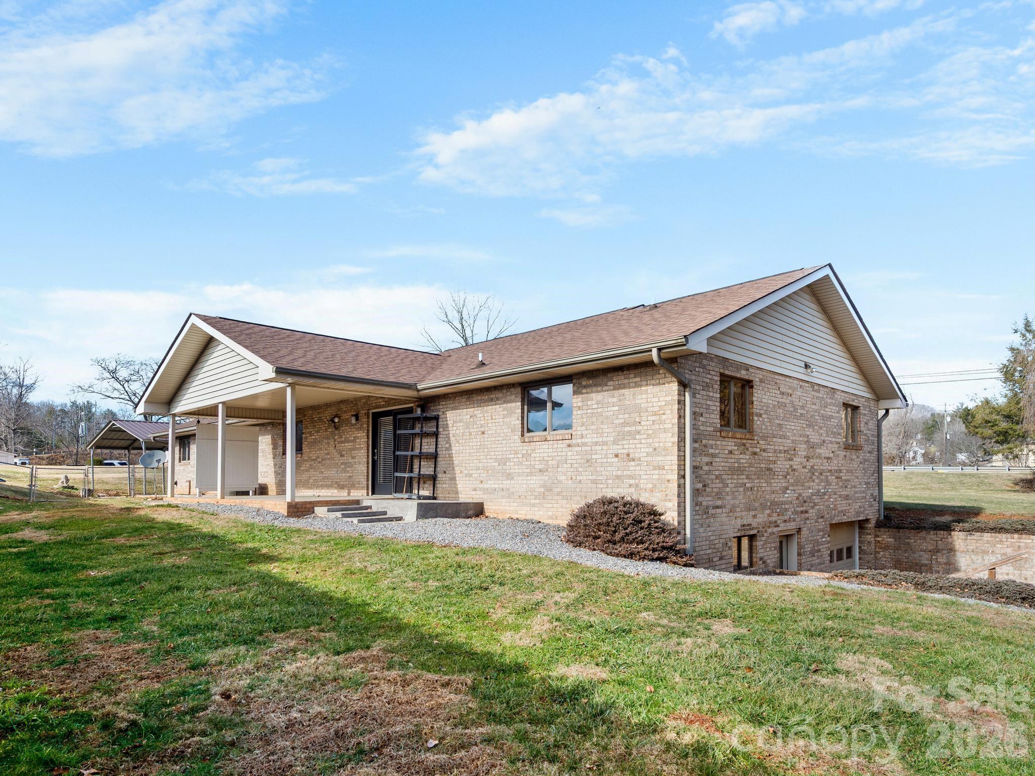 1287 Charlotte Highway — Fairview