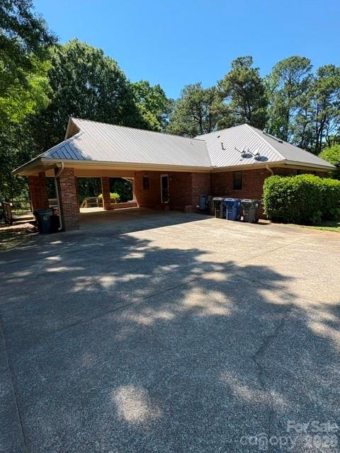 401 Greenway Street — Huntersville
