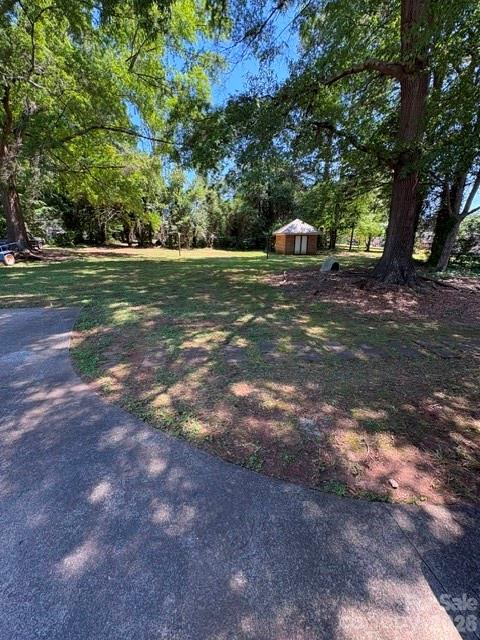 401 Greenway Street — Huntersville