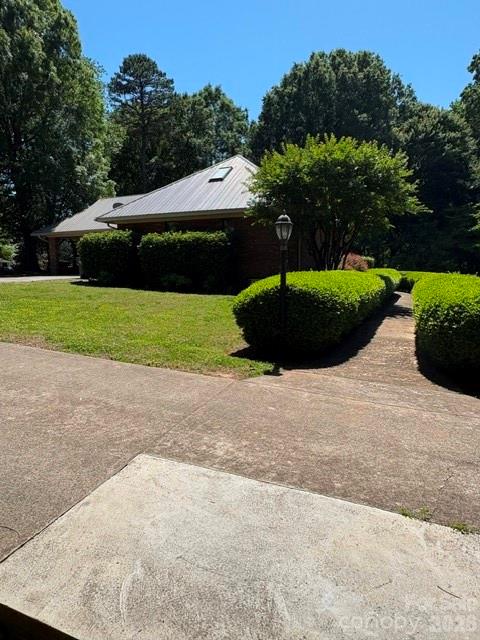 401 Greenway Street — Huntersville