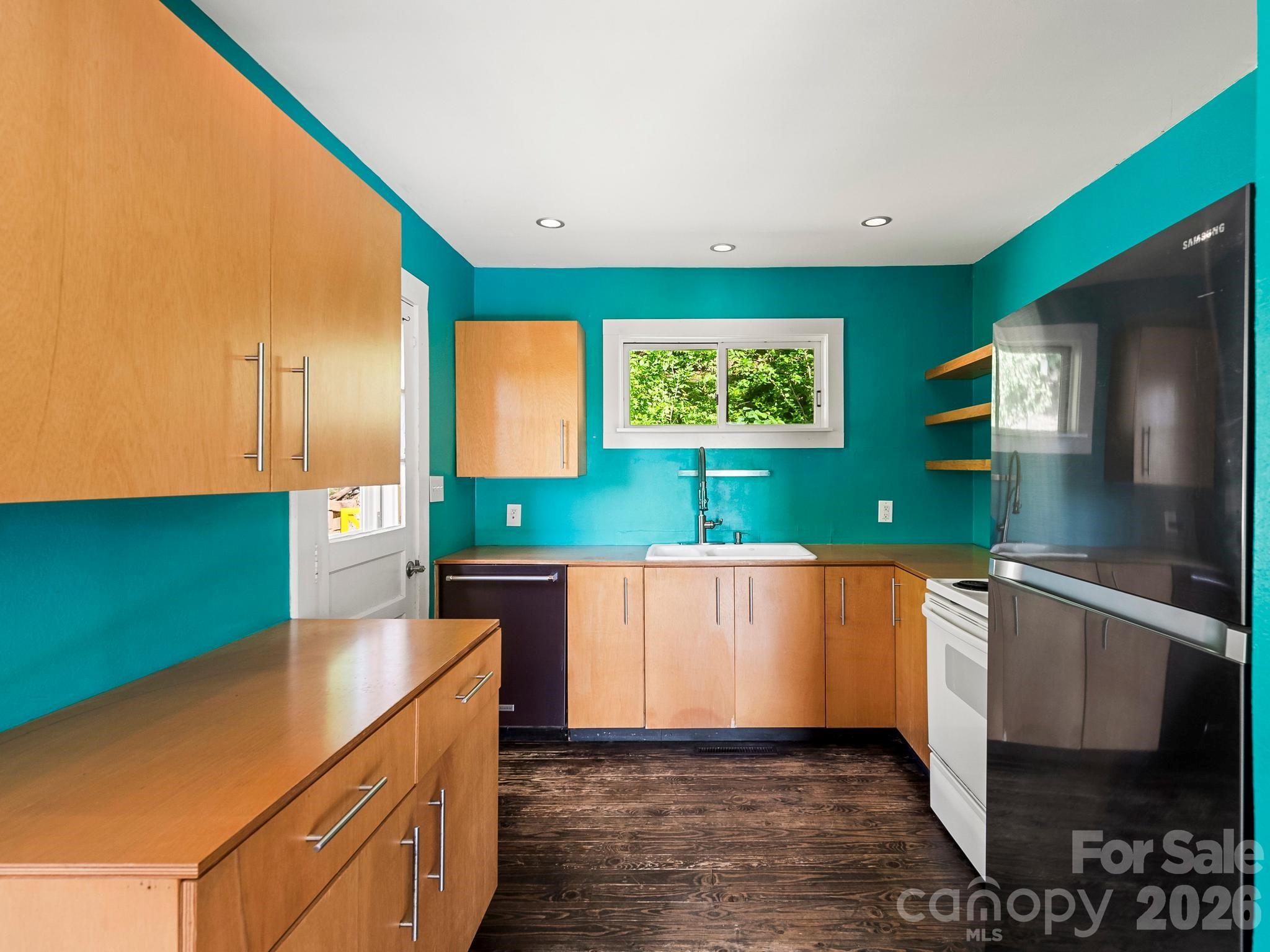 36 Robinwood Avenue — Asheville