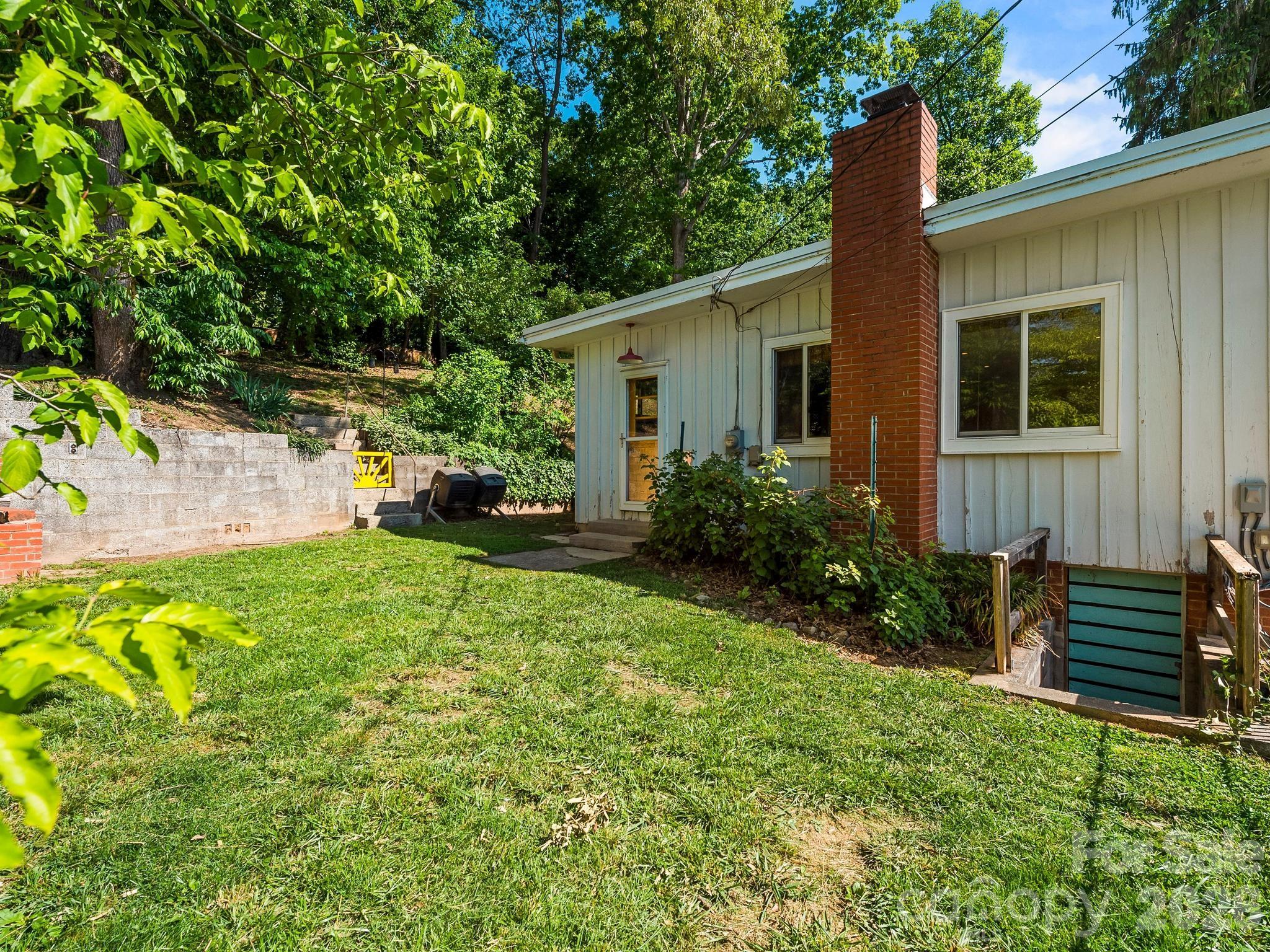 36 Robinwood Avenue — Asheville