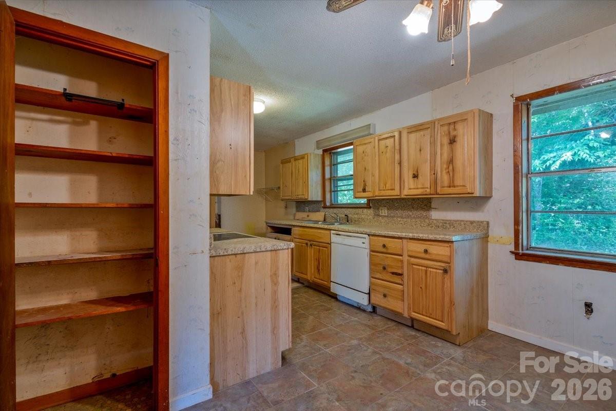 156 Old Sweetwater Road — Robbinsville