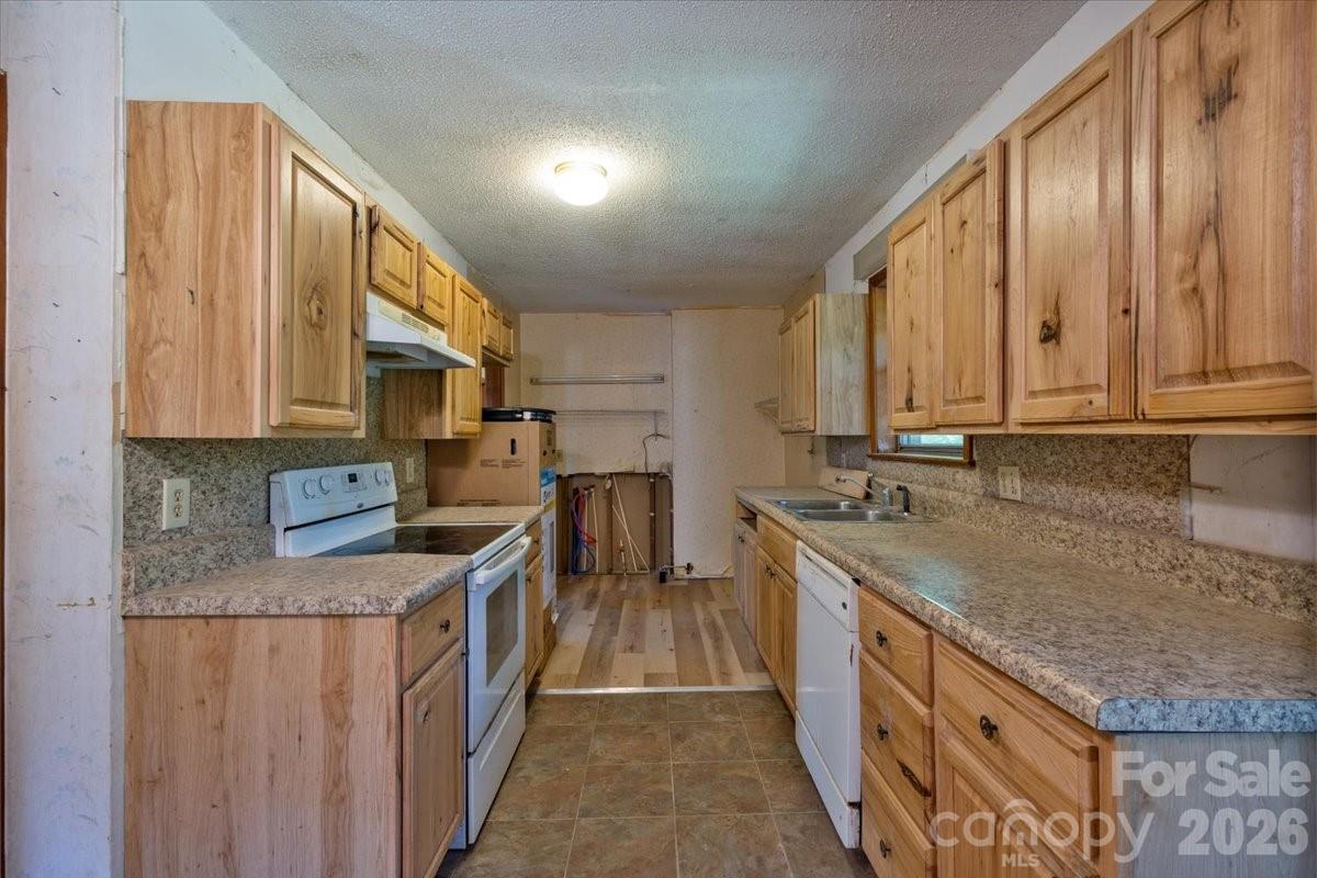 156 Old Sweetwater Road — Robbinsville