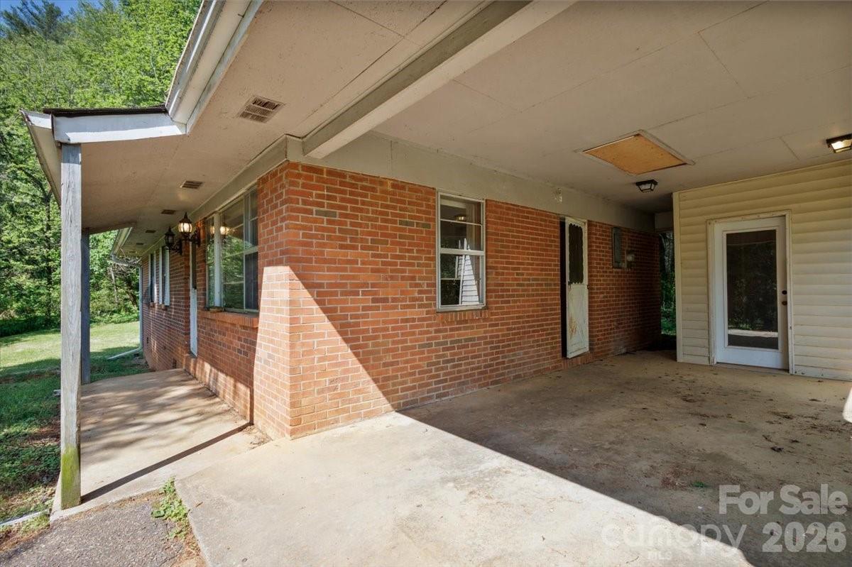 156 Old Sweetwater Road — Robbinsville