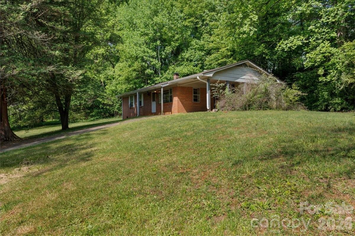 156 Old Sweetwater Road — Robbinsville