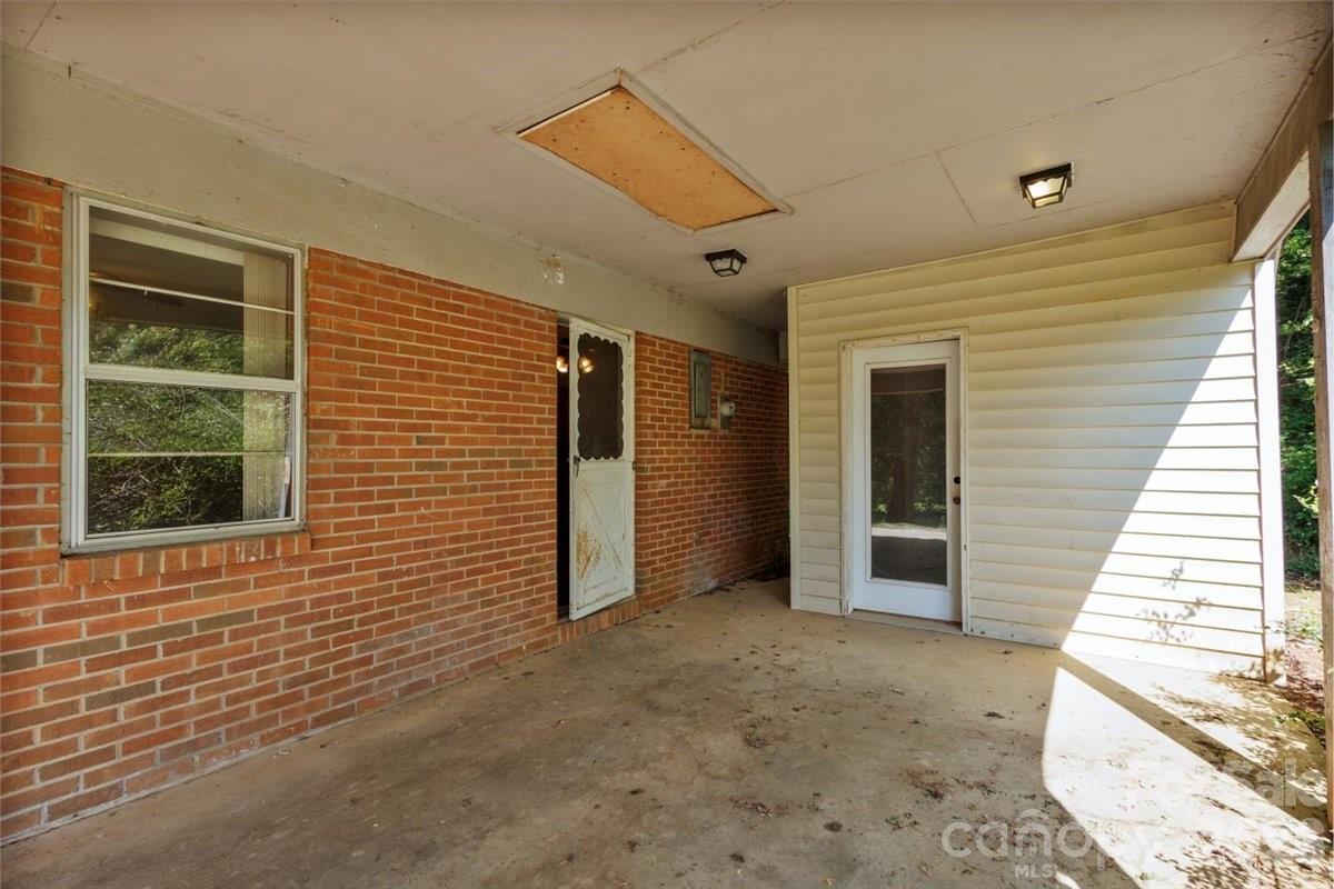 156 Old Sweetwater Road — Robbinsville