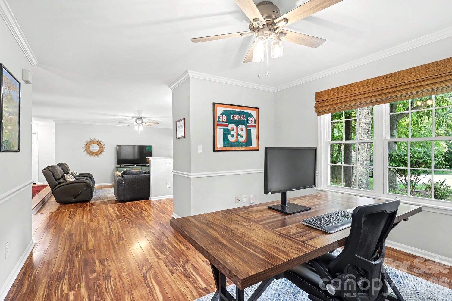8207 White Horse Lane — Charlotte