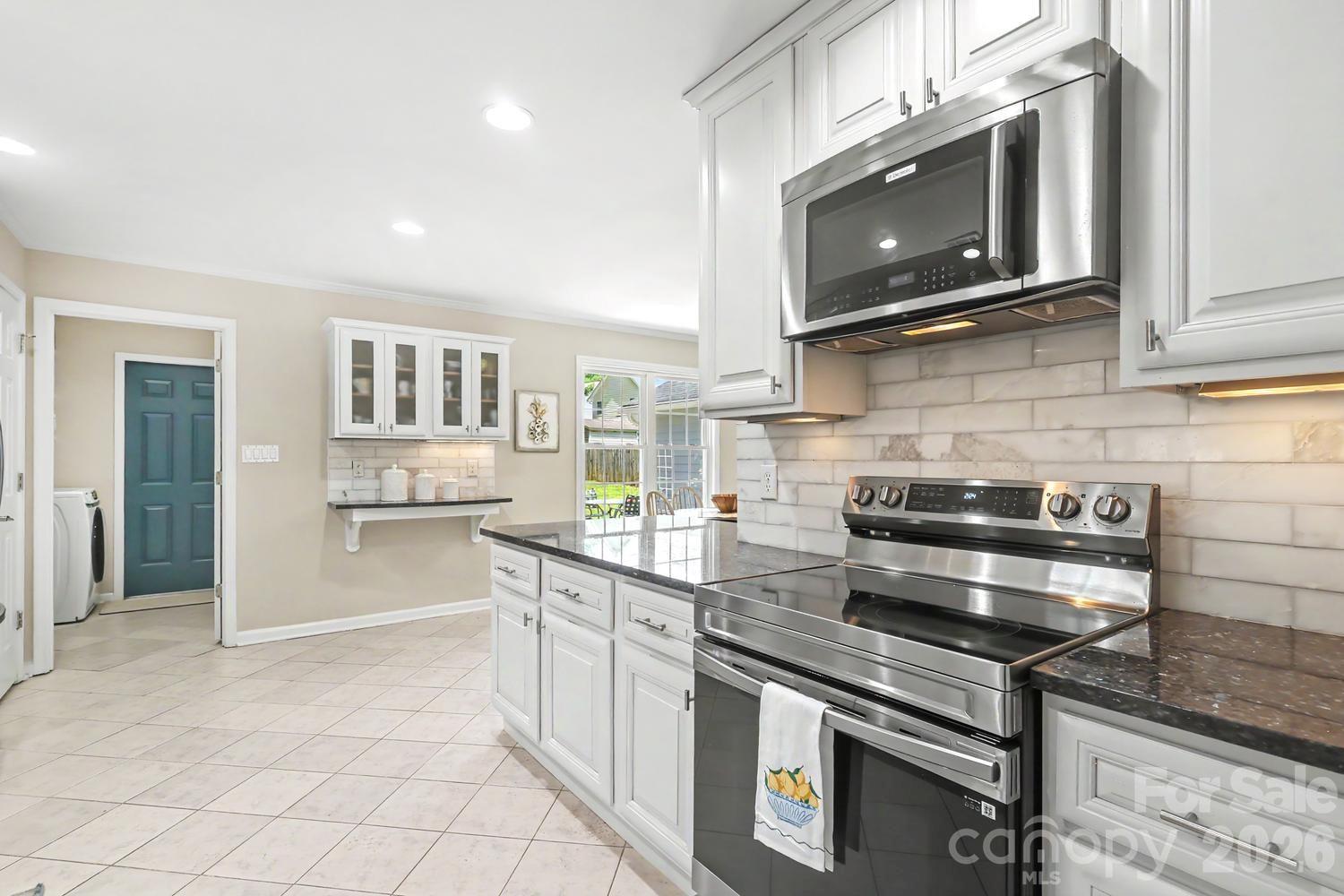 8207 White Horse Lane — Charlotte