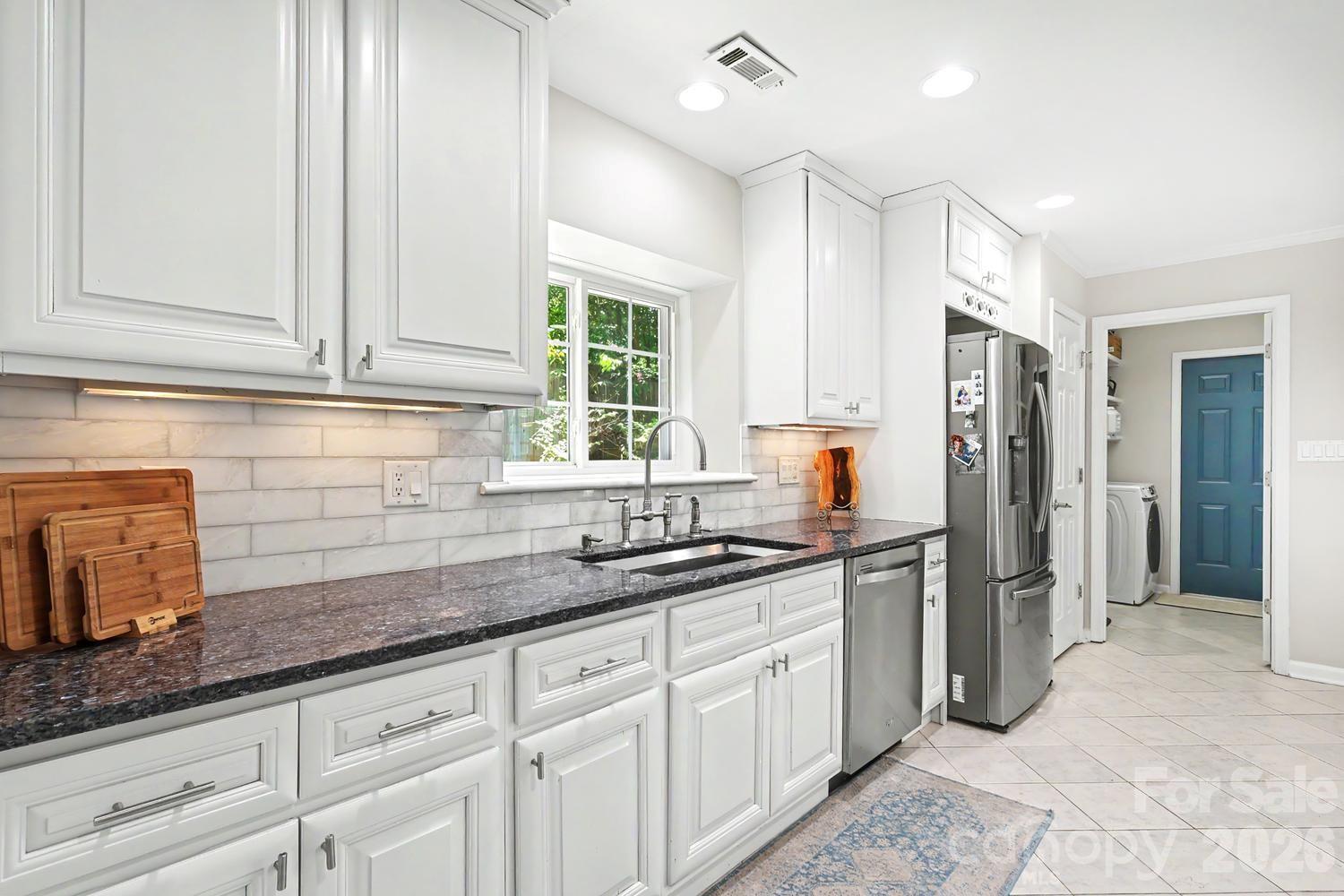 8207 White Horse Lane — Charlotte