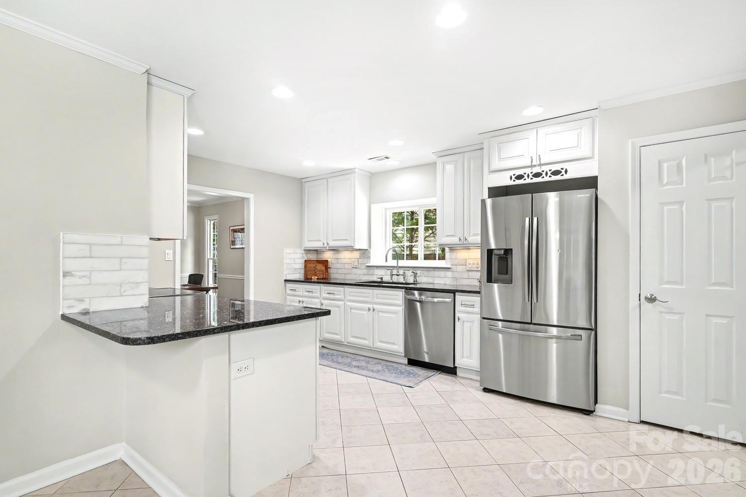 8207 White Horse Lane — Charlotte