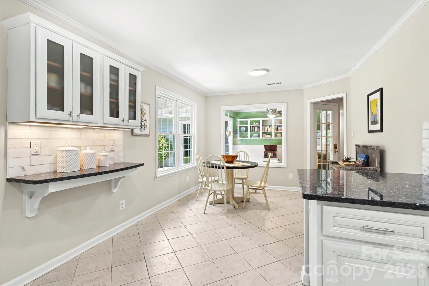 8207 White Horse Lane — Charlotte