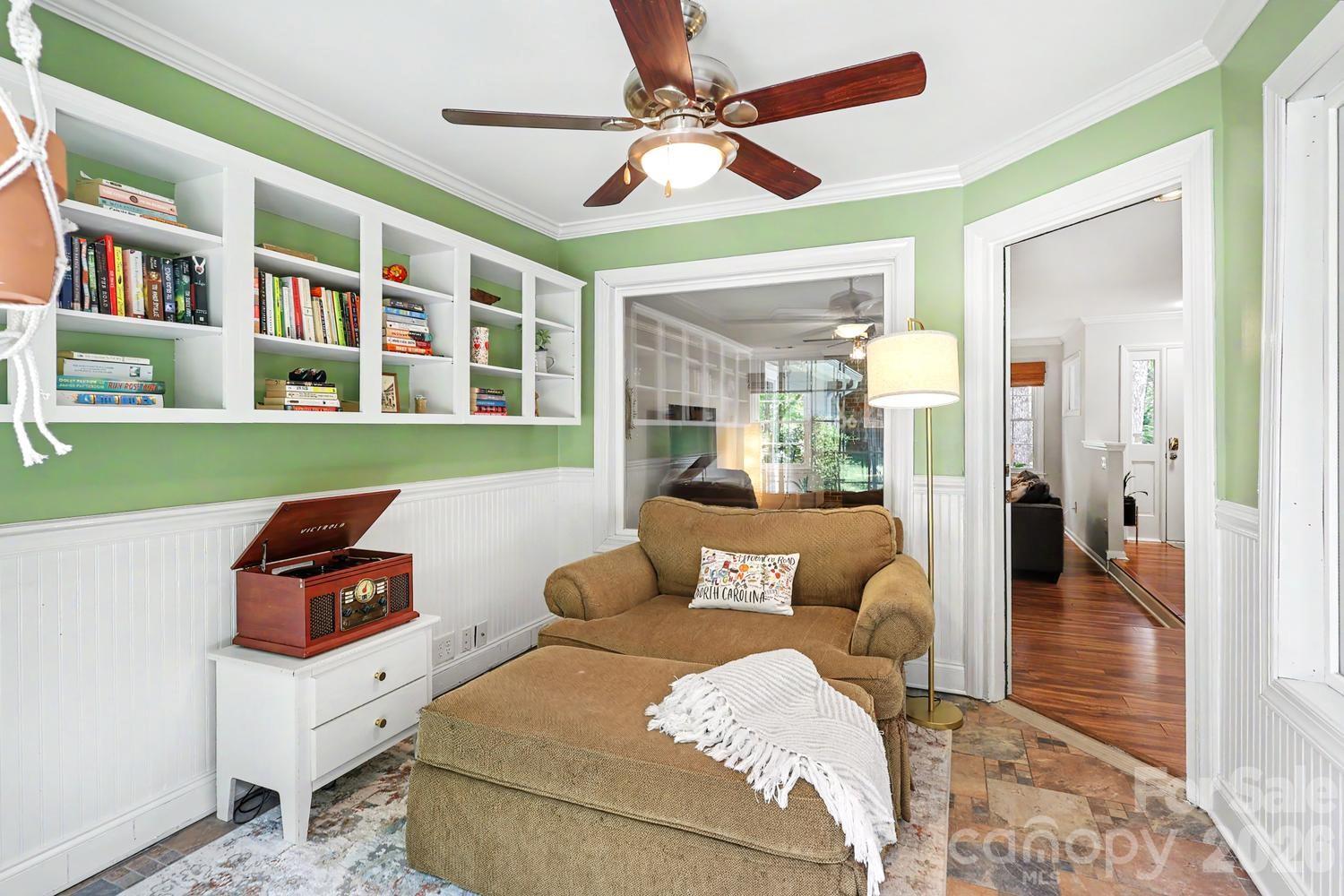 8207 White Horse Lane — Charlotte