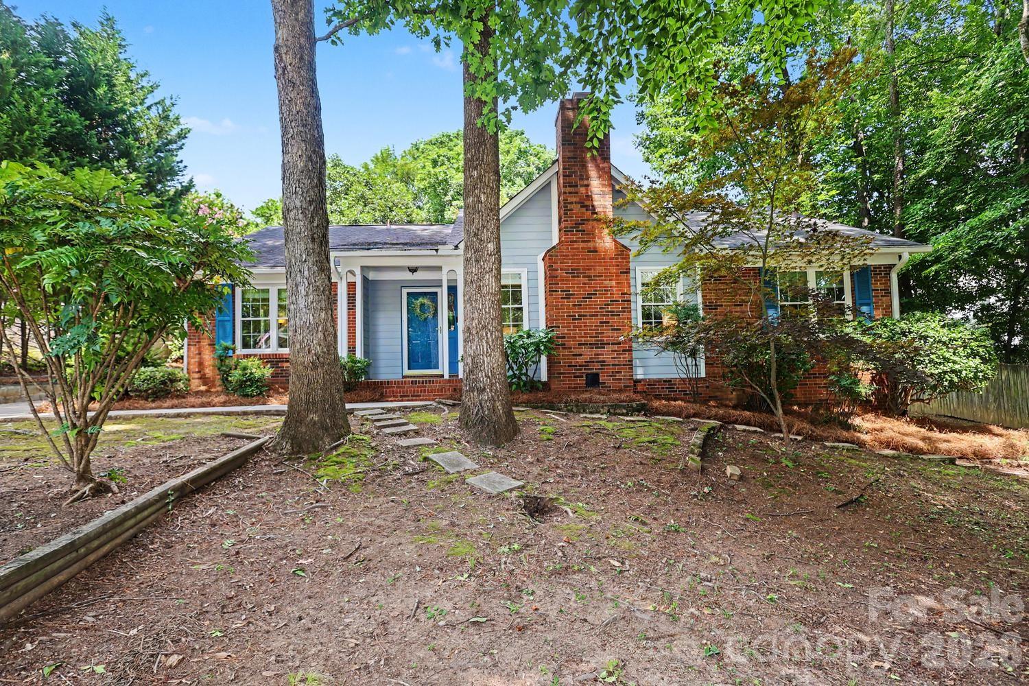 8207 White Horse Lane — Charlotte