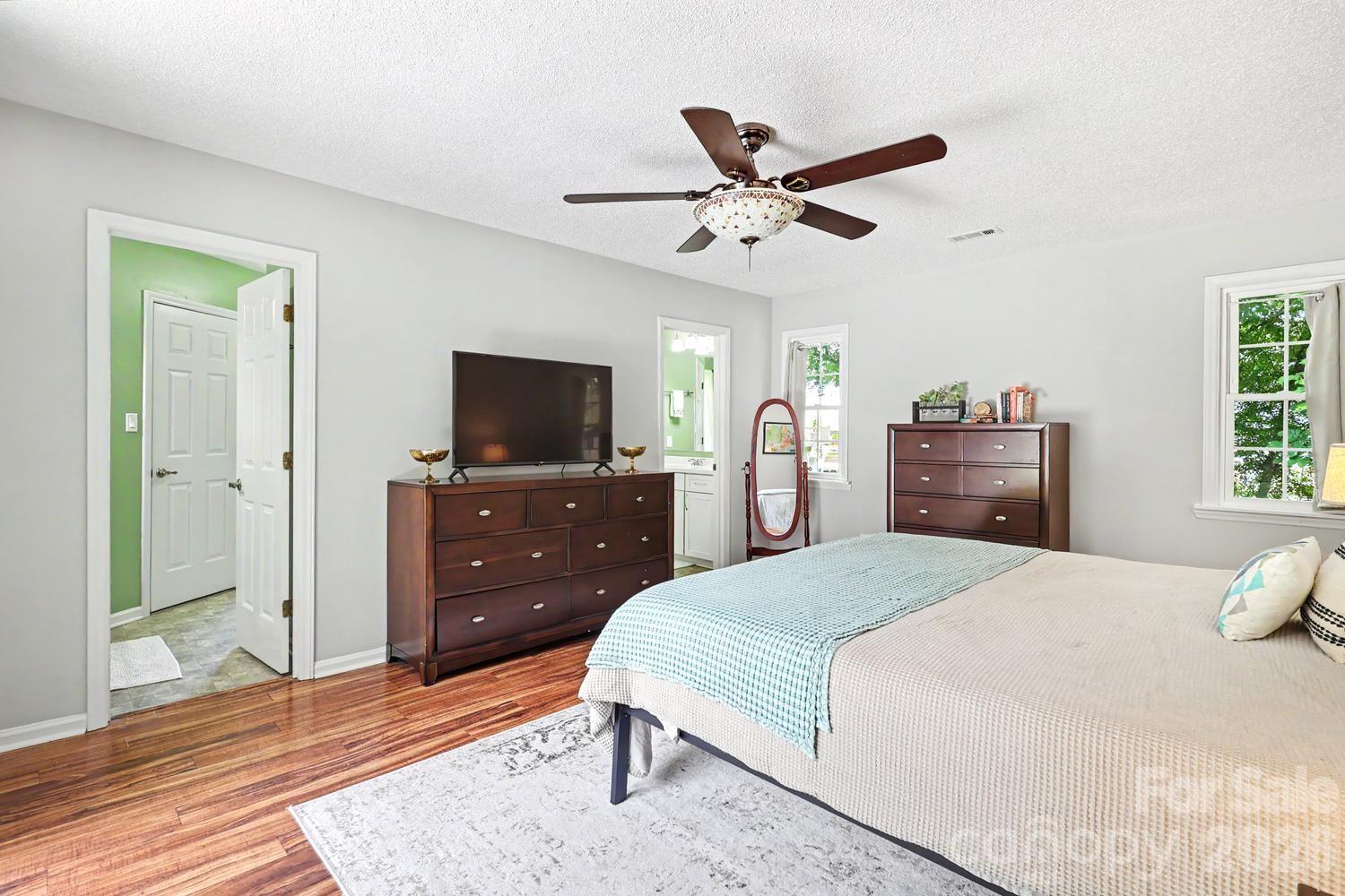 8207 White Horse Lane — Charlotte
