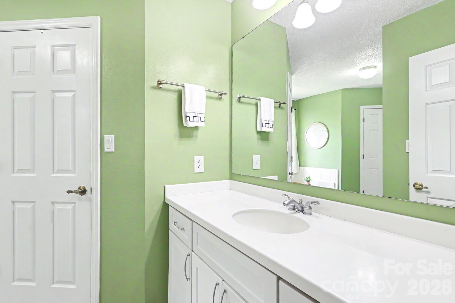 8207 White Horse Lane — Charlotte