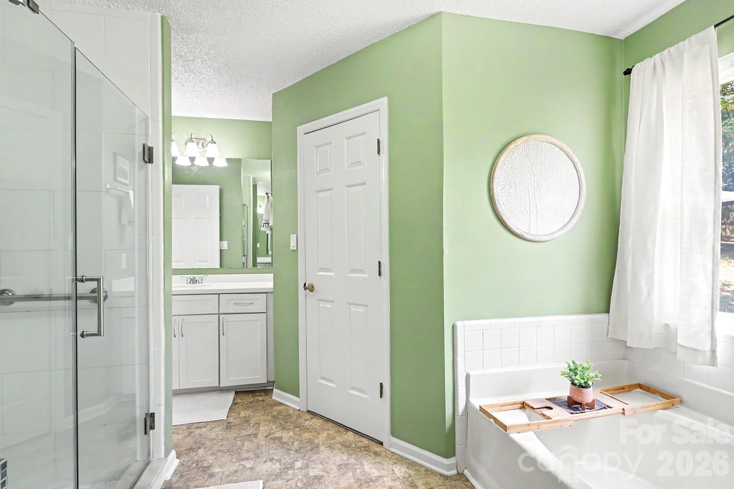 8207 White Horse Lane — Charlotte