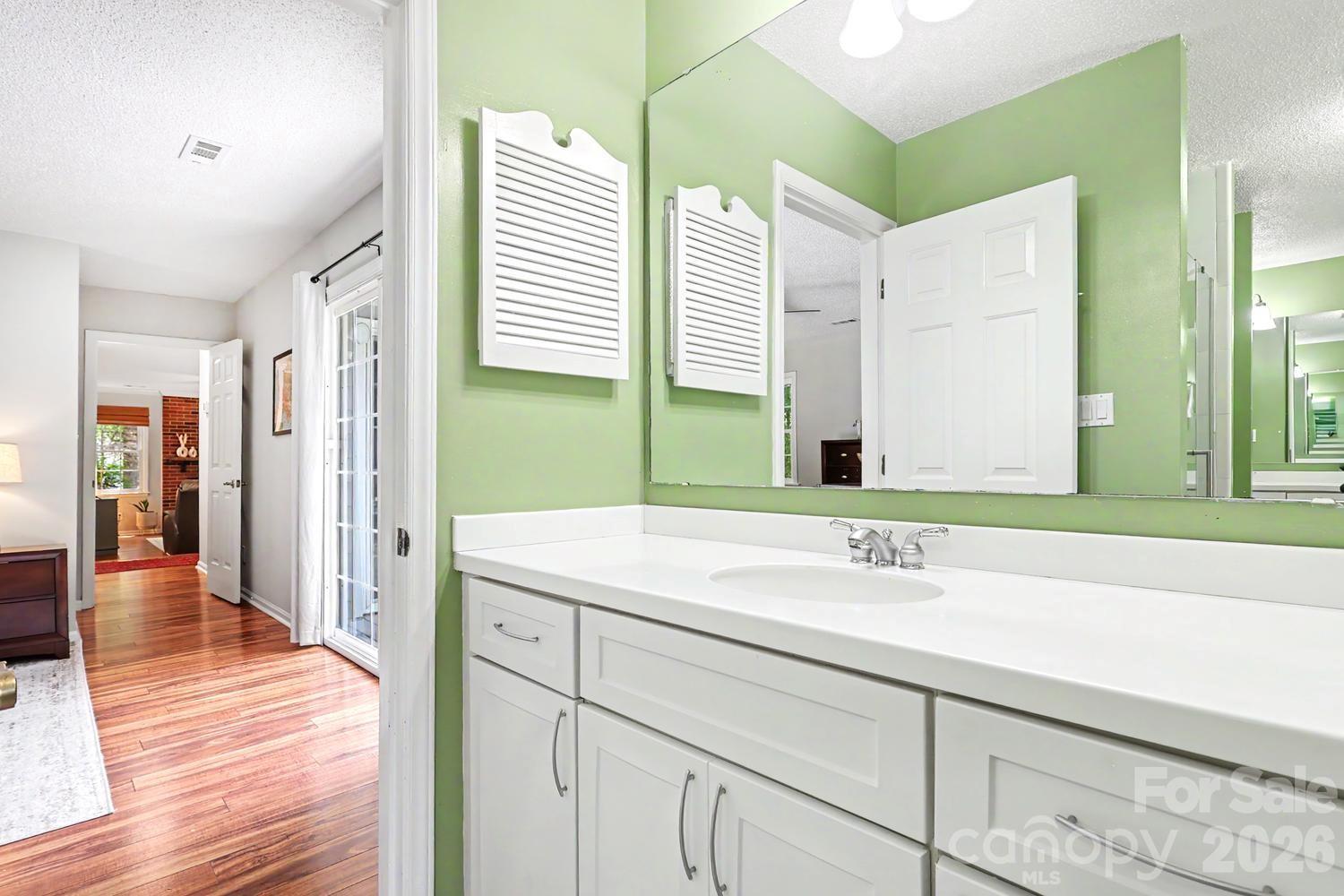 8207 White Horse Lane — Charlotte