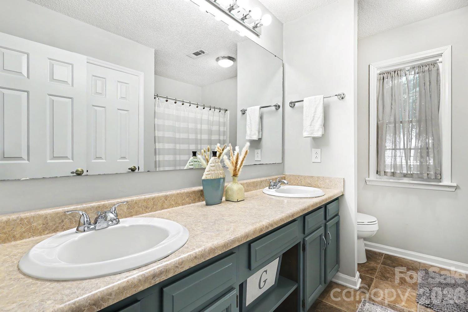 8207 White Horse Lane — Charlotte