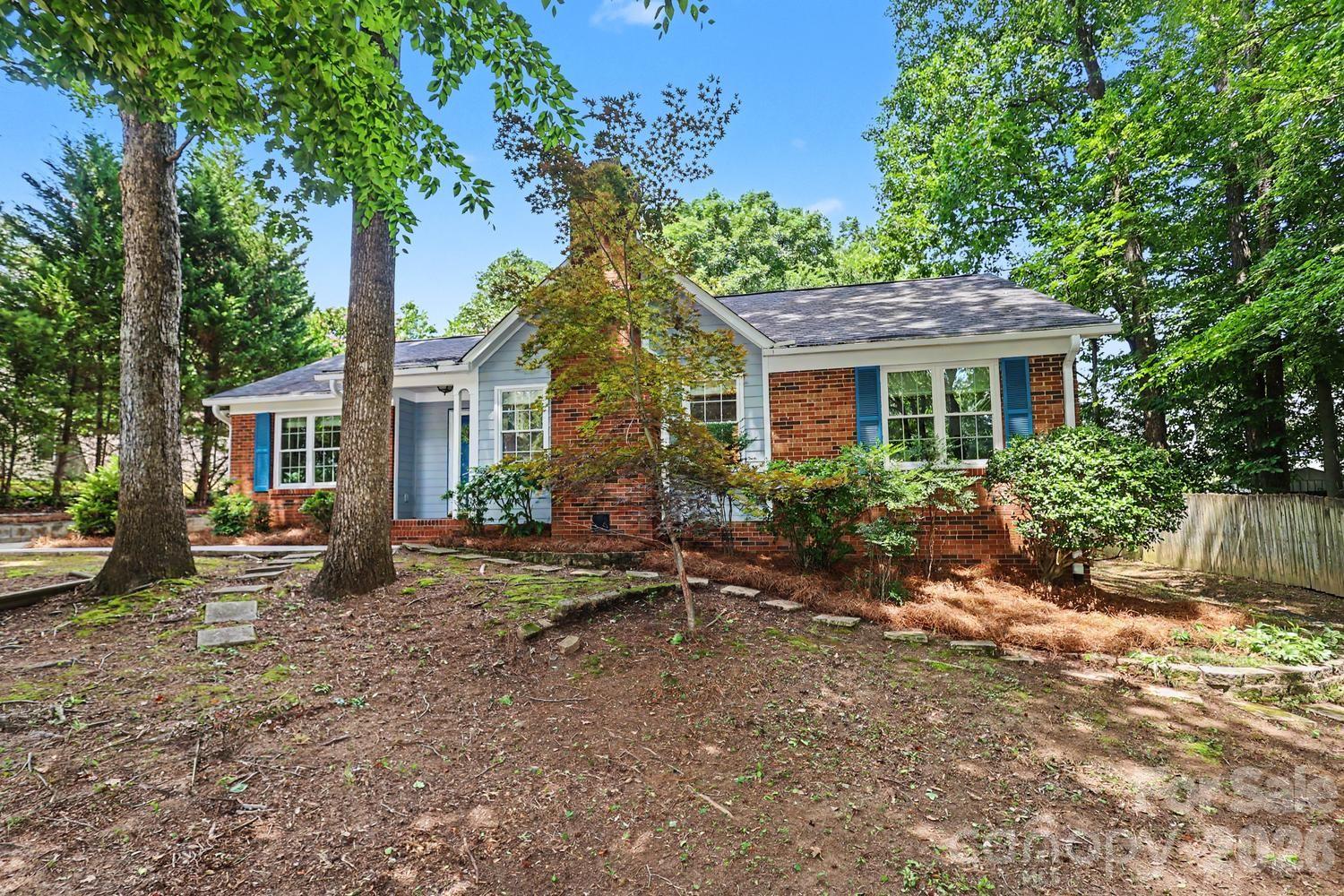 8207 White Horse Lane — Charlotte