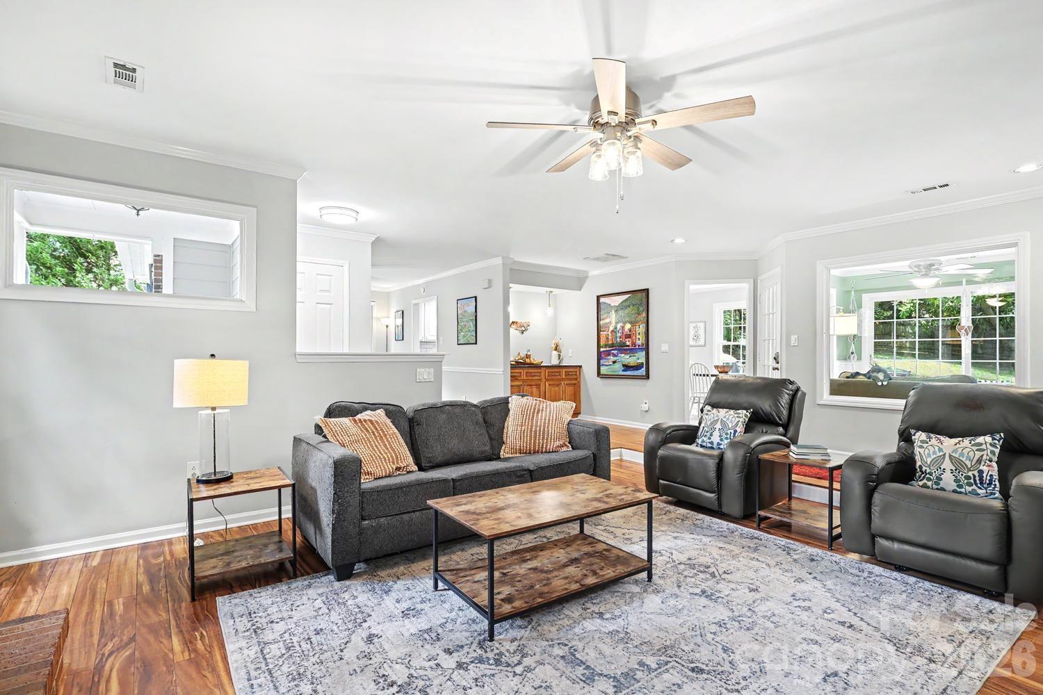 8207 White Horse Lane — Charlotte