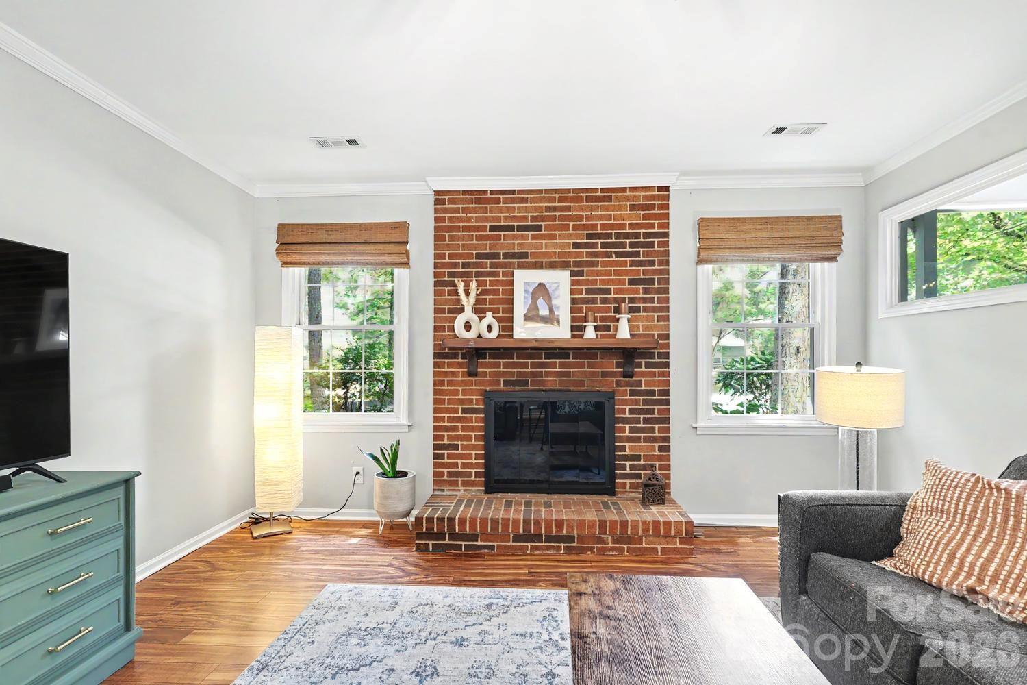 8207 White Horse Lane — Charlotte