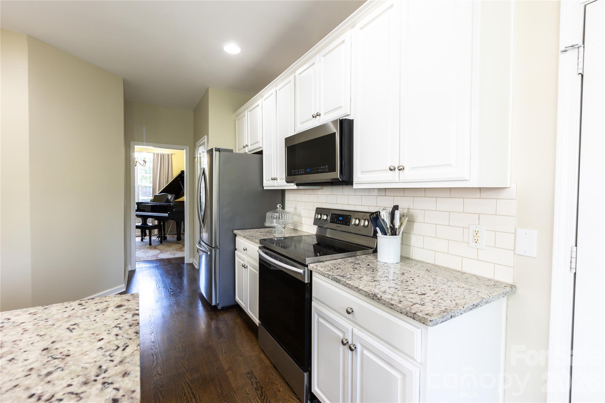 17233 Knoxwood Drive — Huntersville