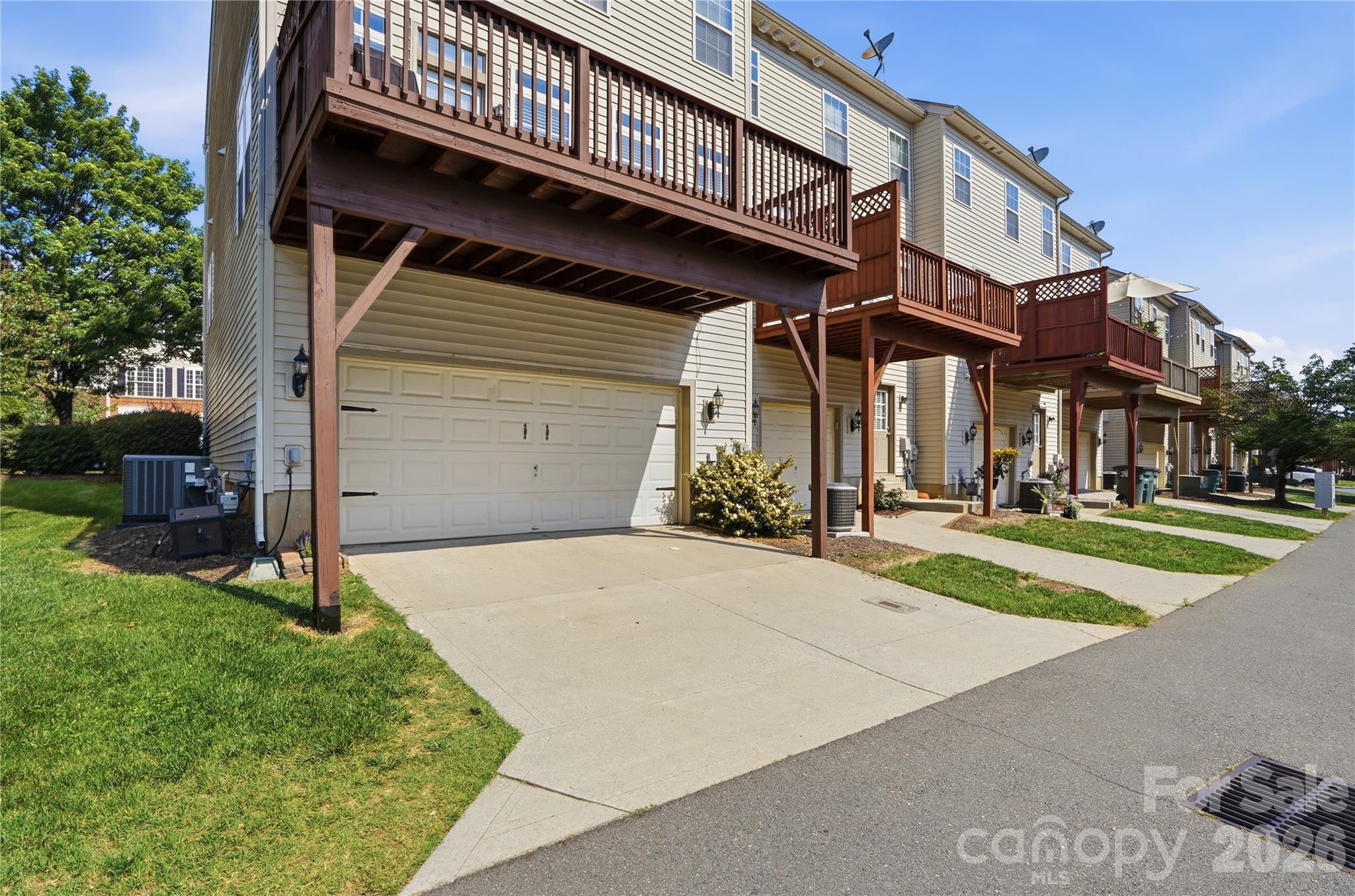 10005 Kings Parade Boulevard — Charlotte