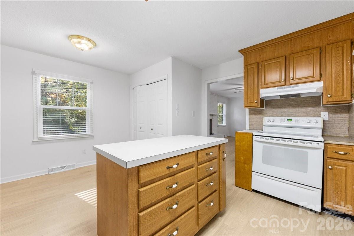 1840 Stoneyridge Drive — Charlotte