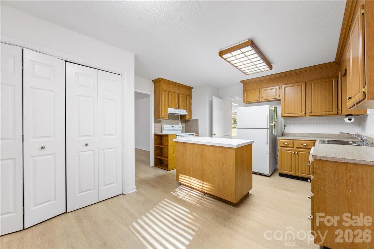 1840 Stoneyridge Drive — Charlotte