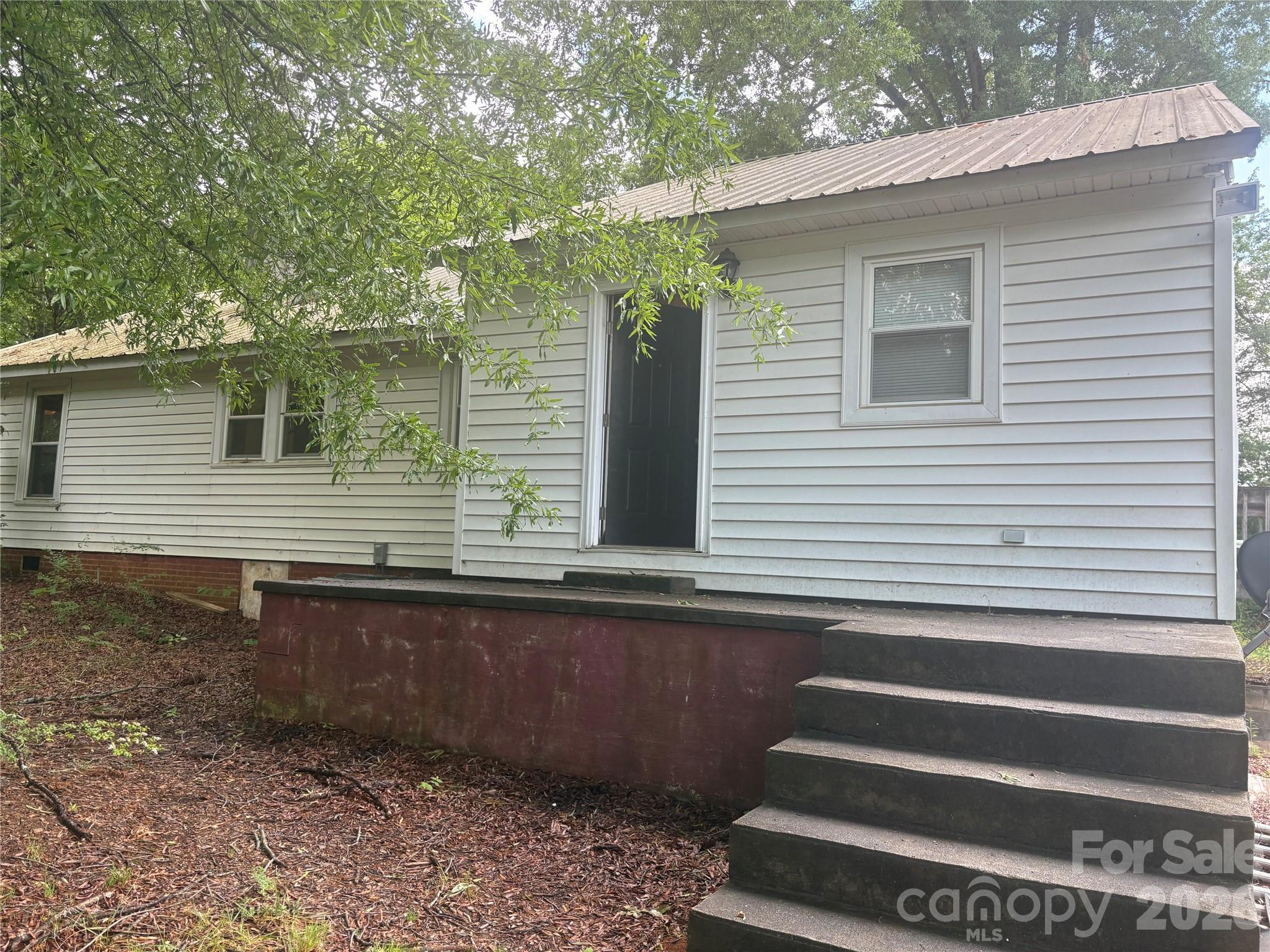 3880 Love Road — Claremont