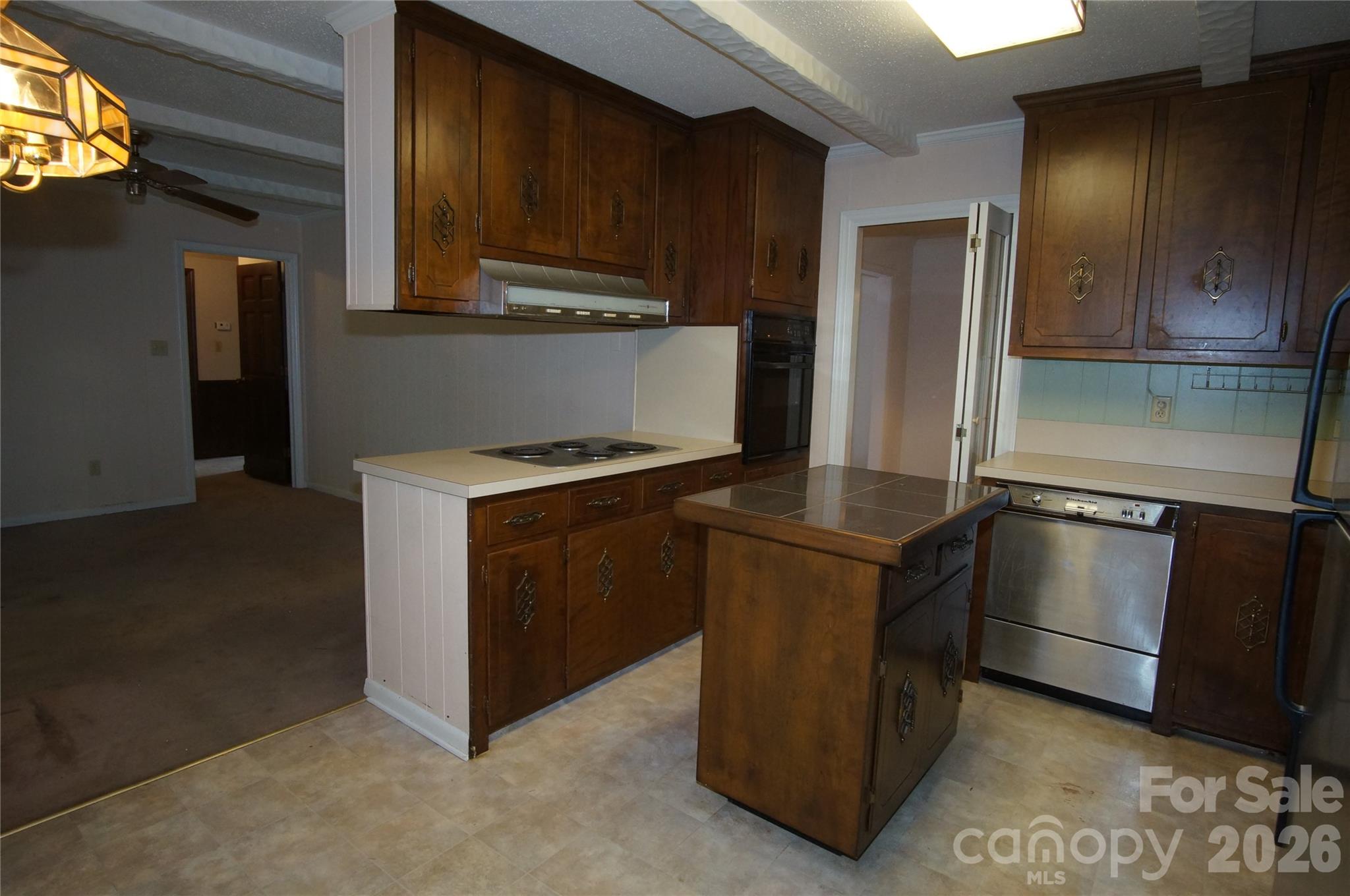 714 Crestmont Drive SE — Concord