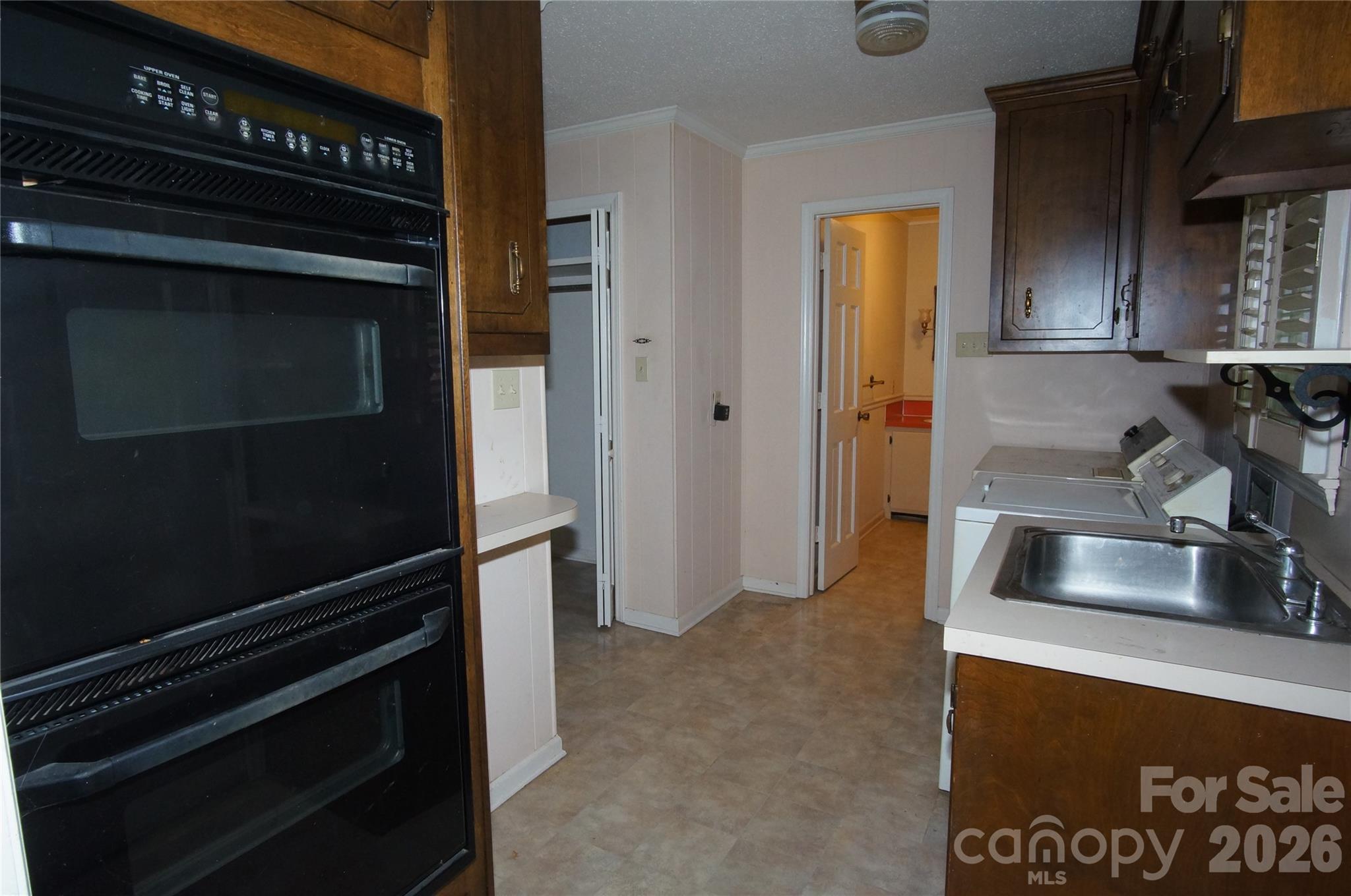 714 Crestmont Drive SE — Concord