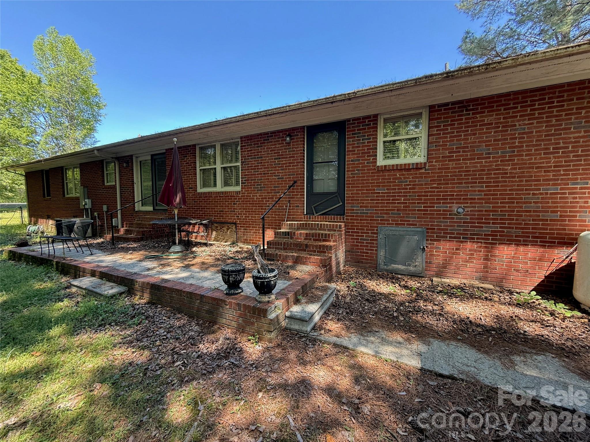 714 Crestmont Drive SE — Concord