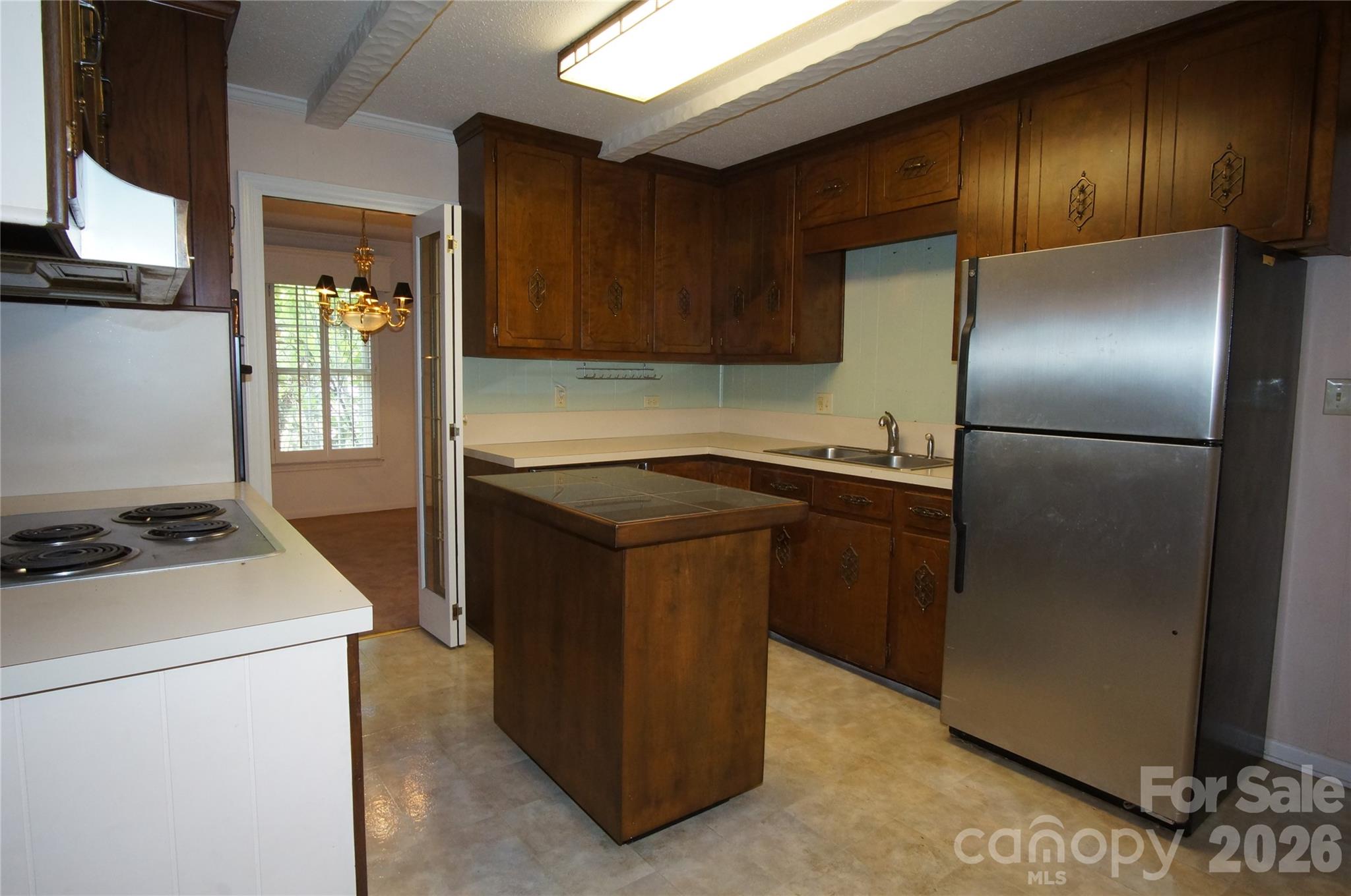 714 Crestmont Drive SE — Concord