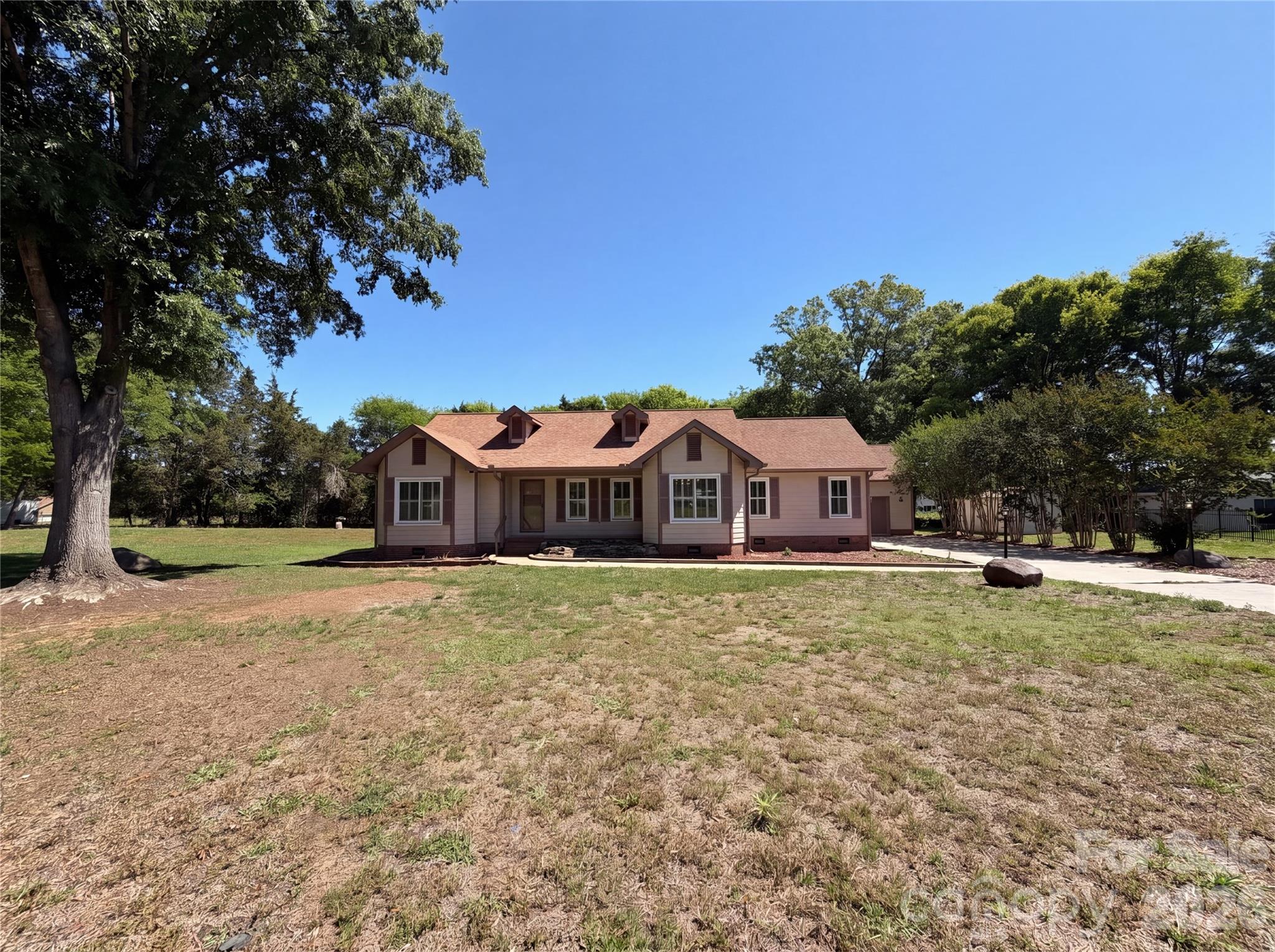 8400 Chestnut Oak Court — Harrisburg