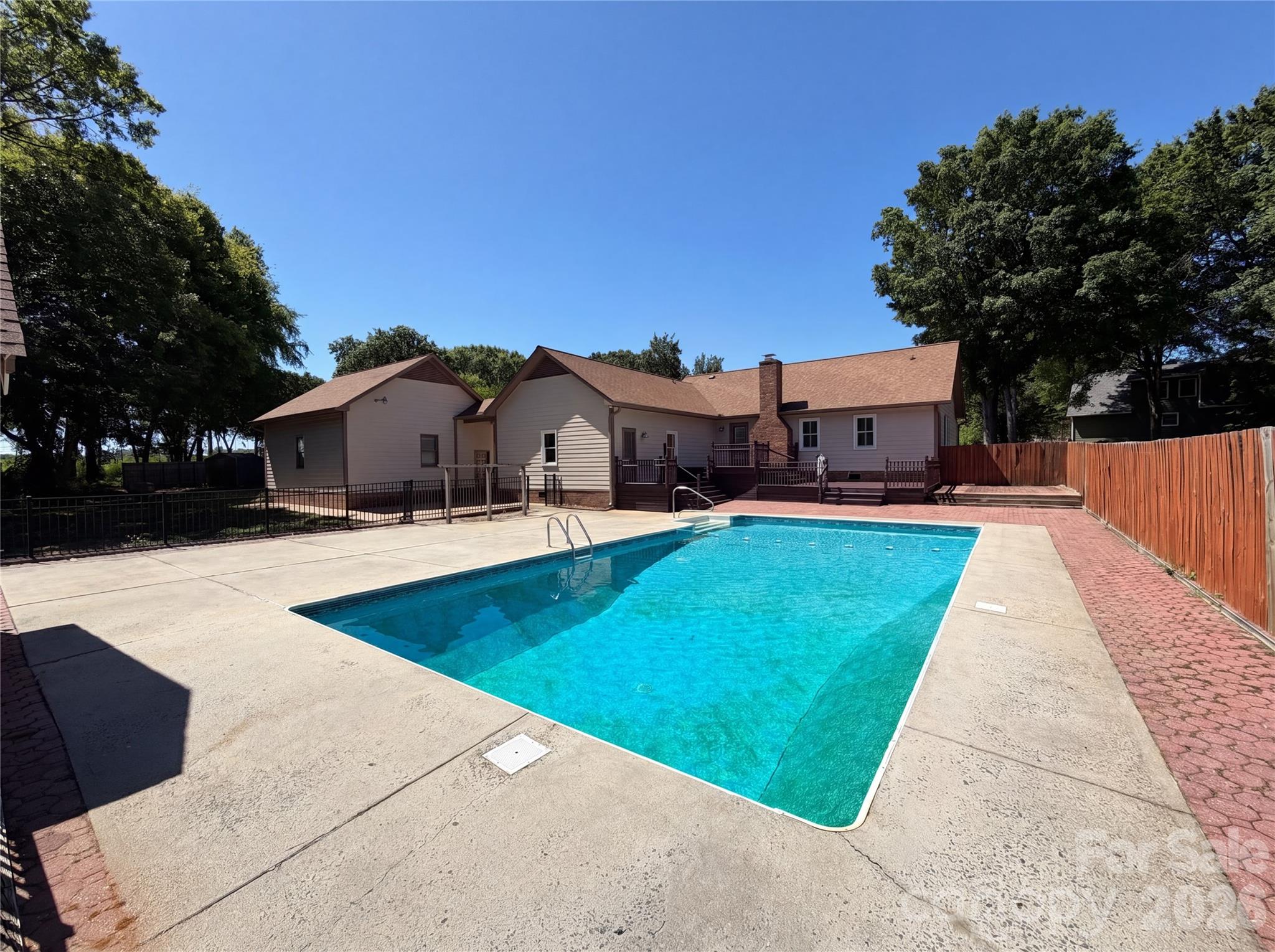 8400 Chestnut Oak Court — Harrisburg