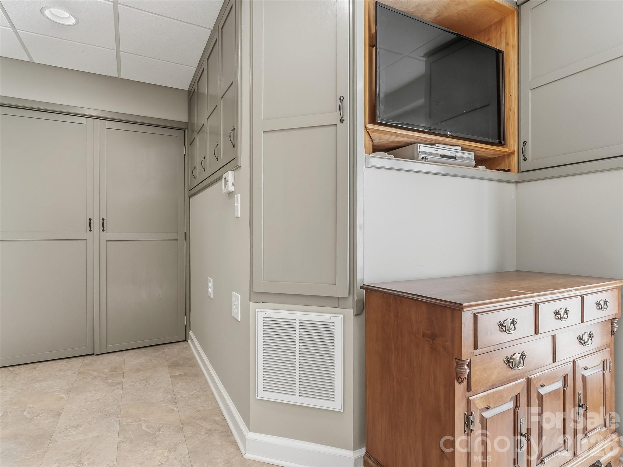 1340 Macedonia Road — Saluda
