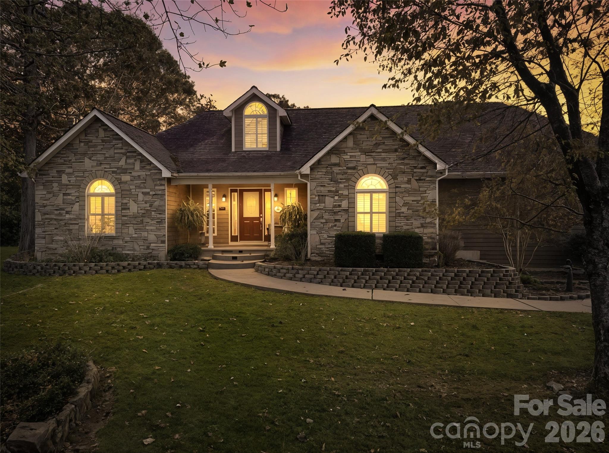 1340 Macedonia Road — Saluda