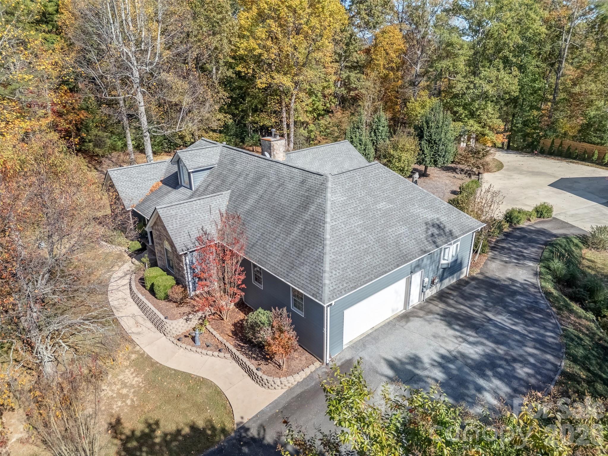 1340 Macedonia Road — Saluda