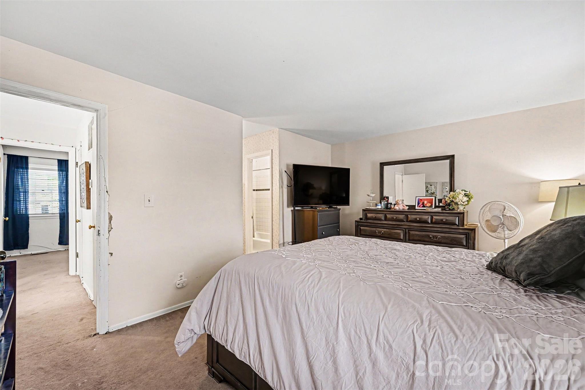 8030 Regent Park Lane — Charlotte
