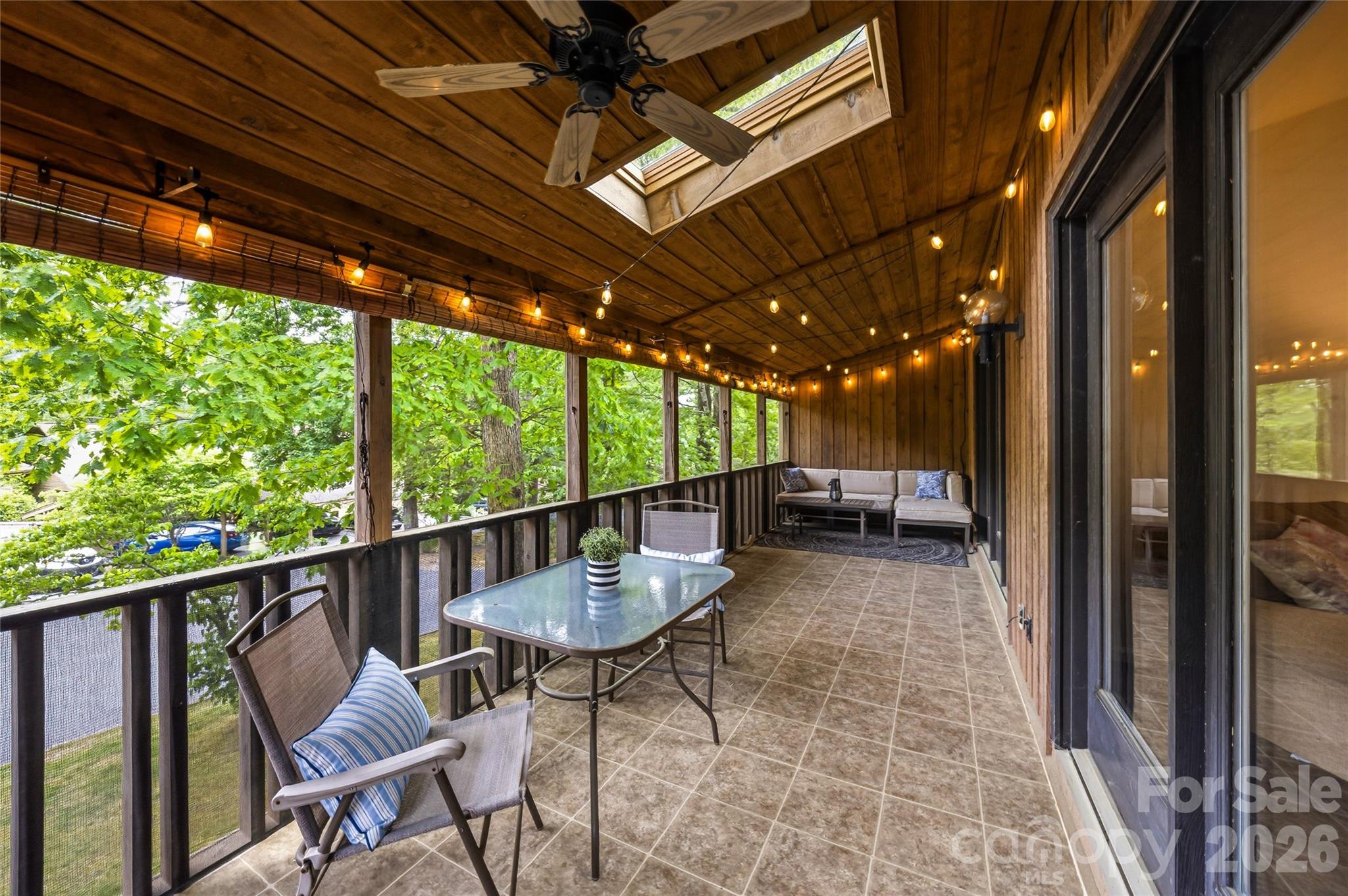 205 N Scarlet Oak Lane — Hendersonville